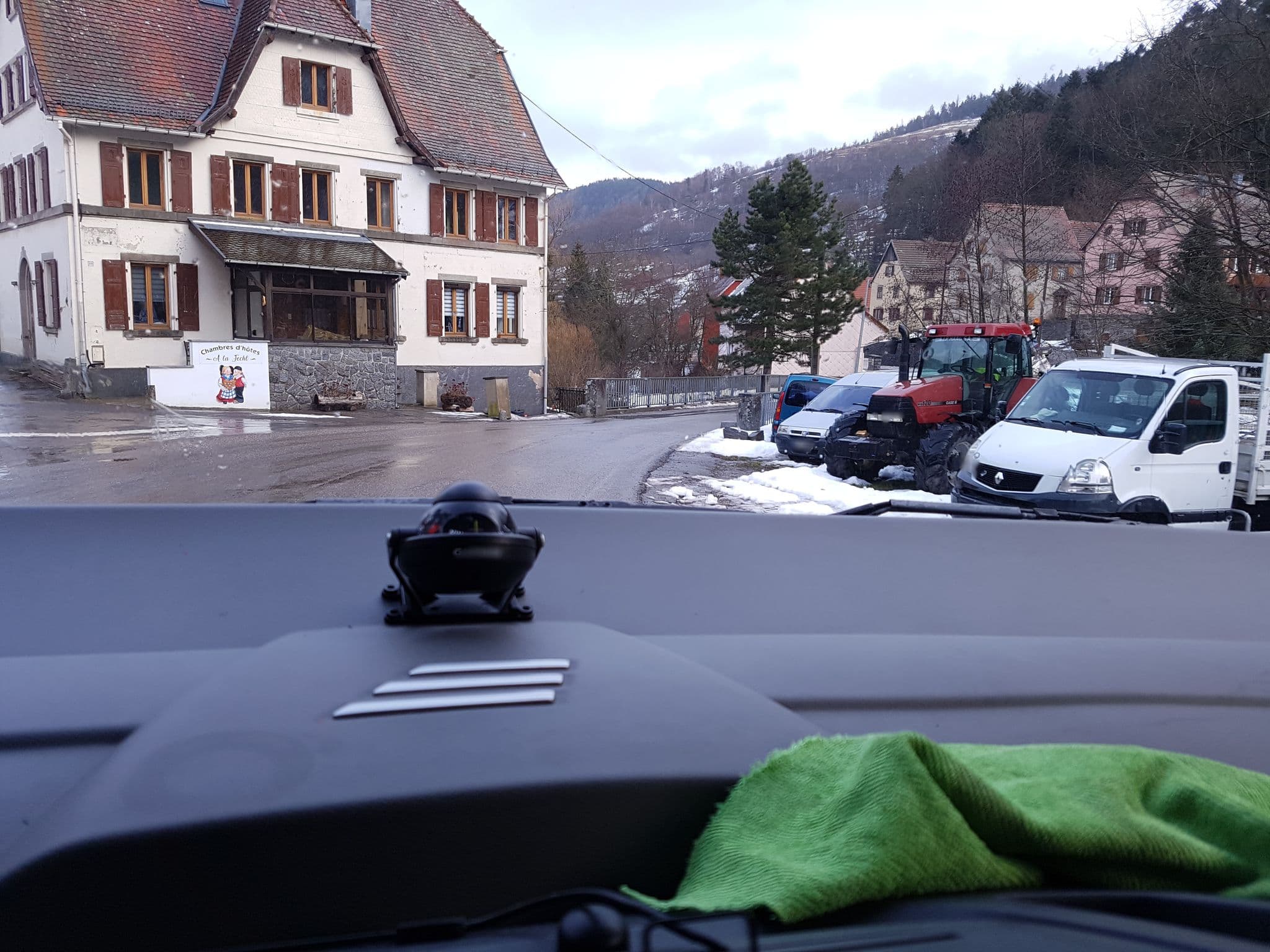 Street view near Chambres d'hôtes A la Fecht, Metzeral — © bernardvoyageur (CC BY-SA · Mapillary)