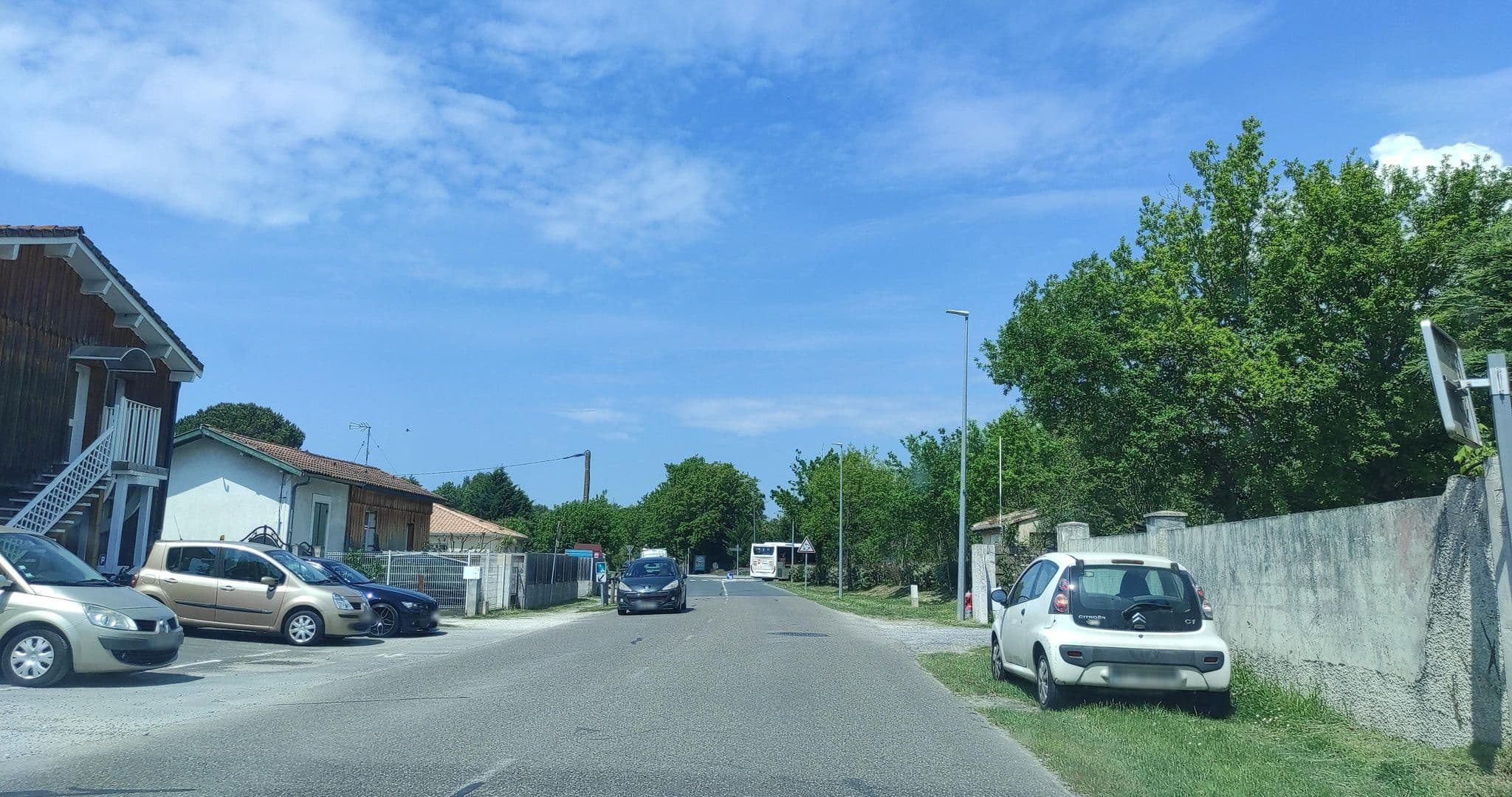 Street view near Hôtel le Colibri, Arès — © yod4z (CC BY-SA · Mapillary)