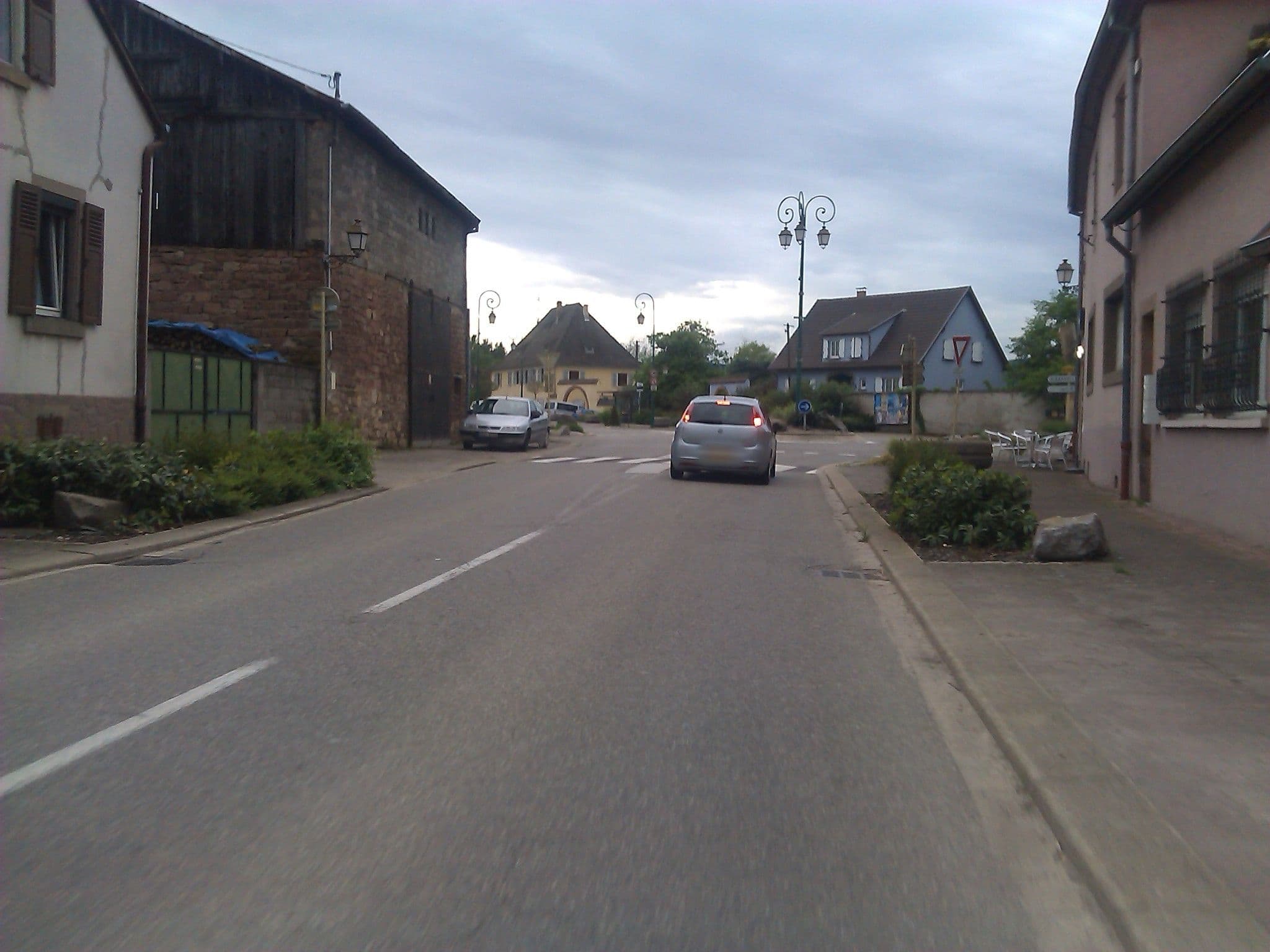 Street view near Hôtel Restaurant l'Ange, Guémar — © changchun1 (CC BY-SA · Mapillary)