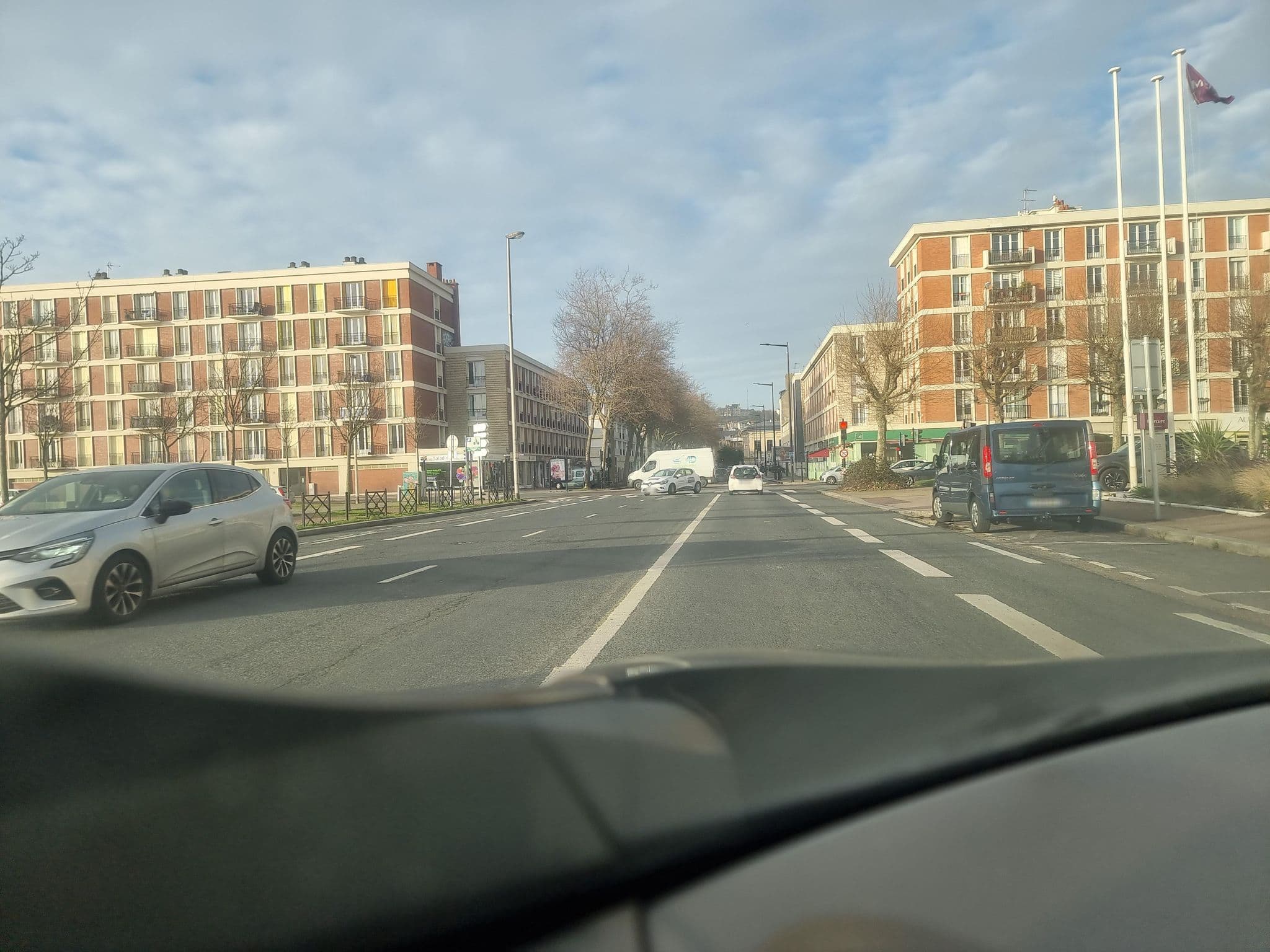 Street view near Mercure, Le Havre — © Peruanio (CC BY-SA · Mapillary)