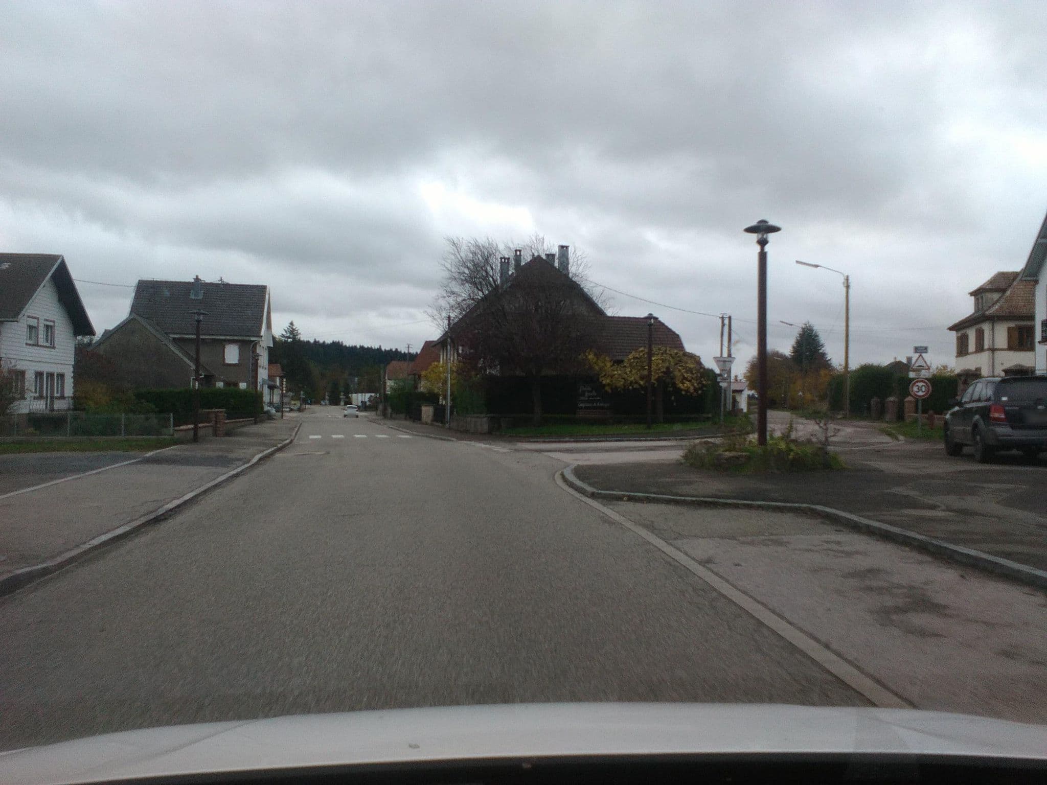 Street view near logishotelrestaurantdesroches, Senones — © blup (CC BY-SA · Mapillary)