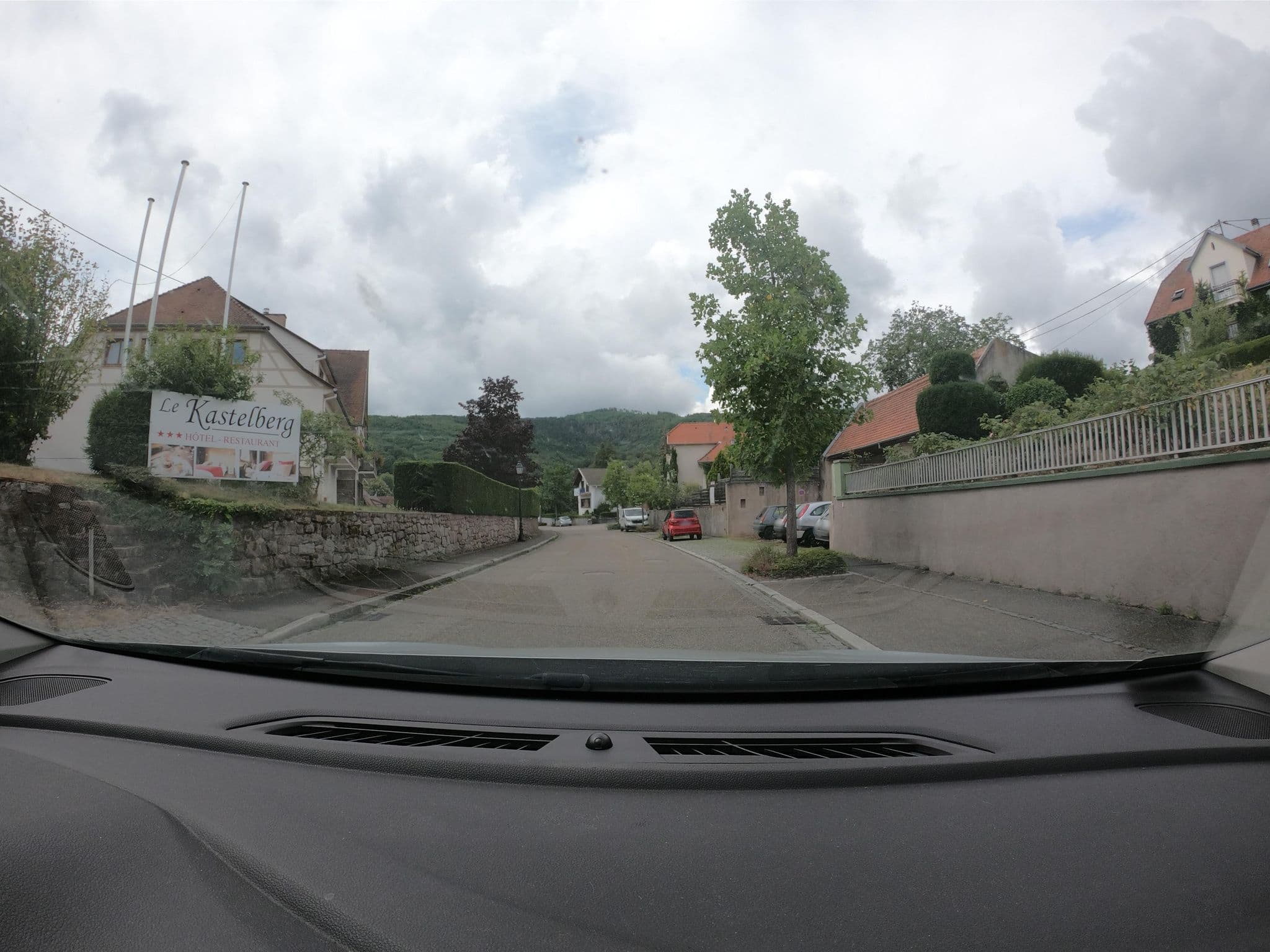 Street view near Hôtel Restaurant Kastelberg, Andlau — © vst (CC BY-SA · Mapillary)