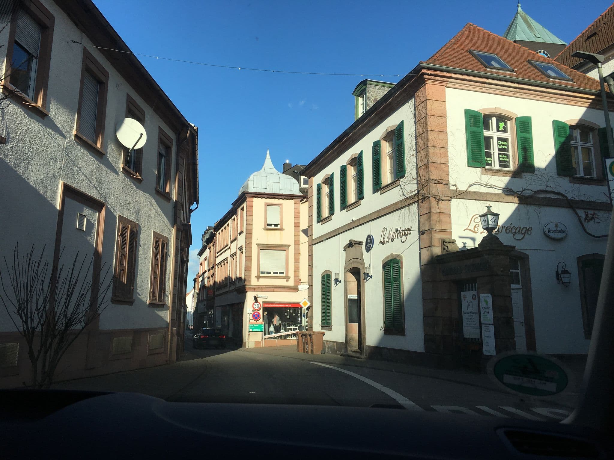 Street view near Kurvilla Sickingen, Landstuhl — © pfalzmapper (CC BY-SA · Mapillary)