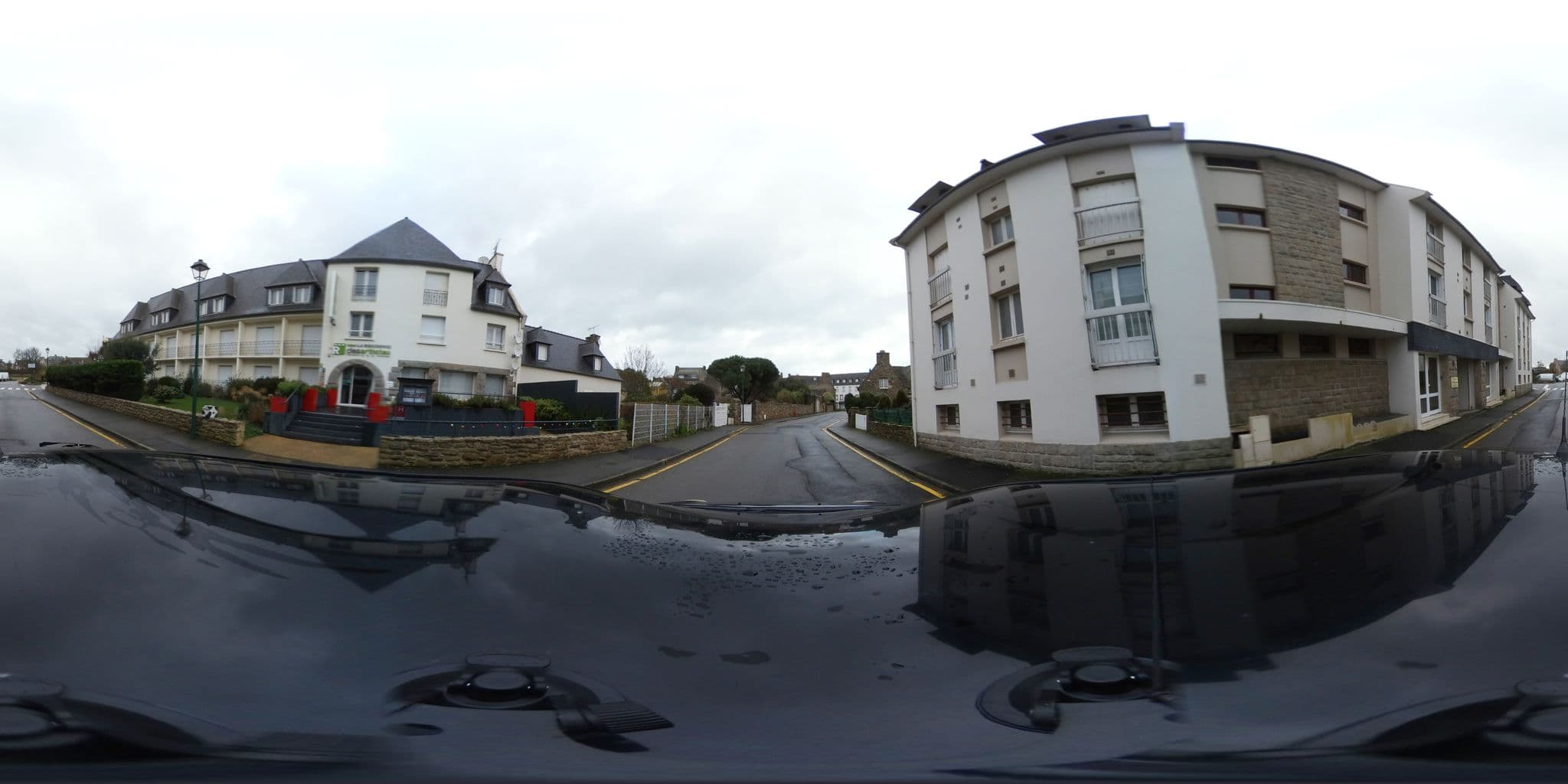Street view near Hôtel Résidence des Artistes, Roscoff — © c_mobilite (CC BY-SA · Mapillary)