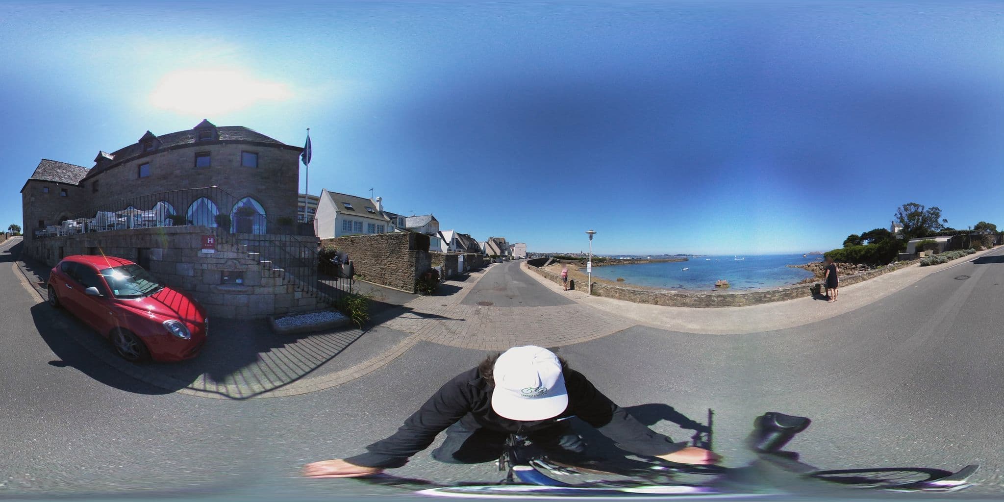 Street view near Le Brittany, Roscoff — © geovelo (CC BY-SA · Mapillary)