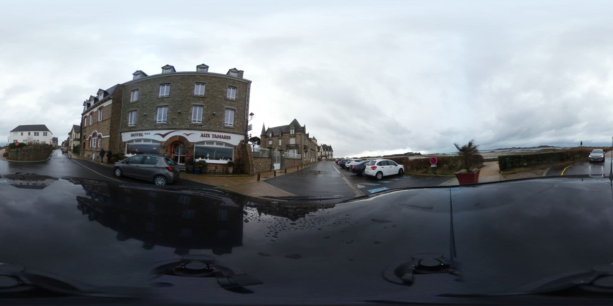 Street view near Aux Tamaris, Roscoff — © c_mobilite (CC BY-SA · Mapillary)