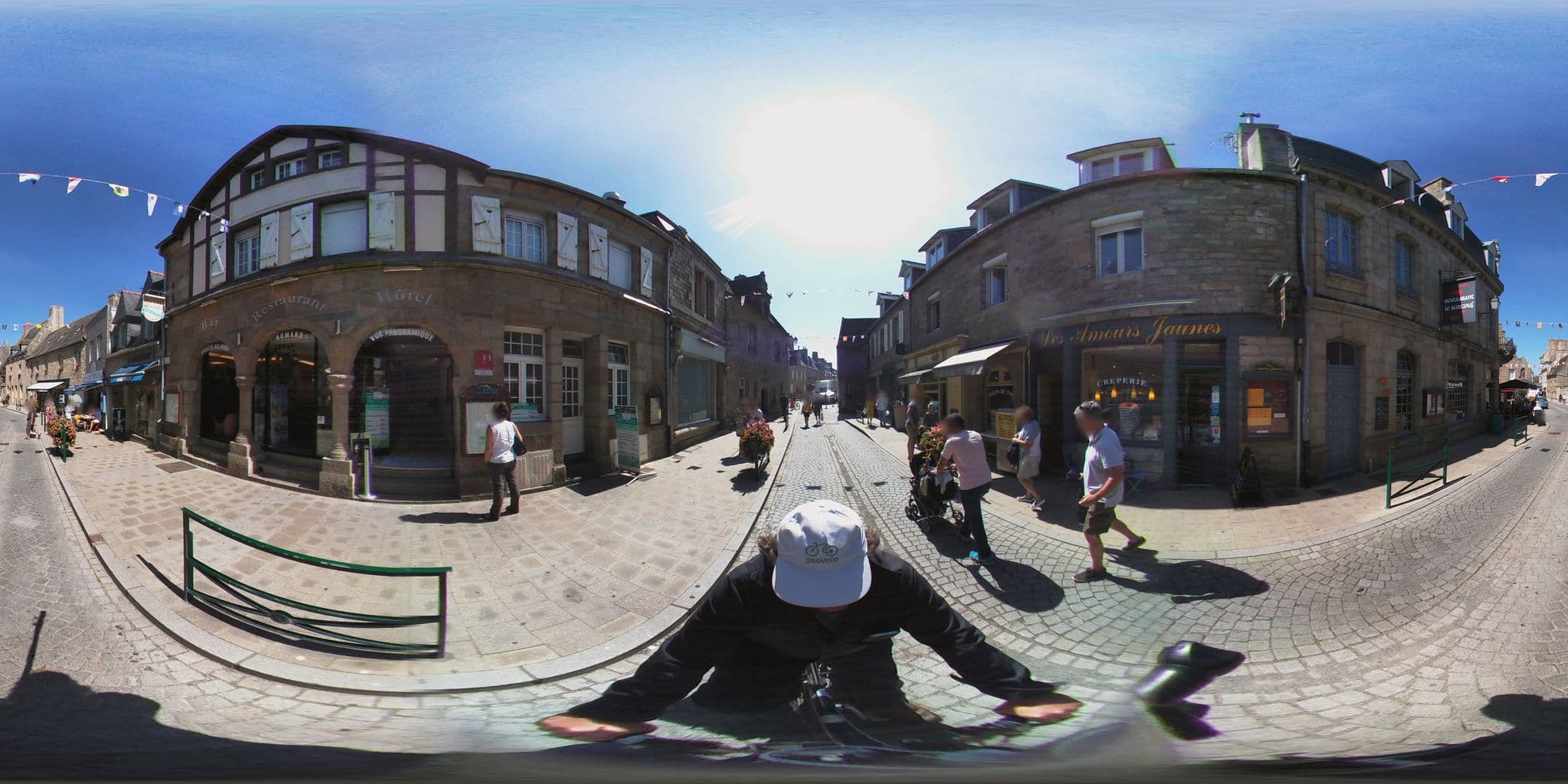 Street view near Les arcades, Roscoff — © geovelo (CC BY-SA · Mapillary)