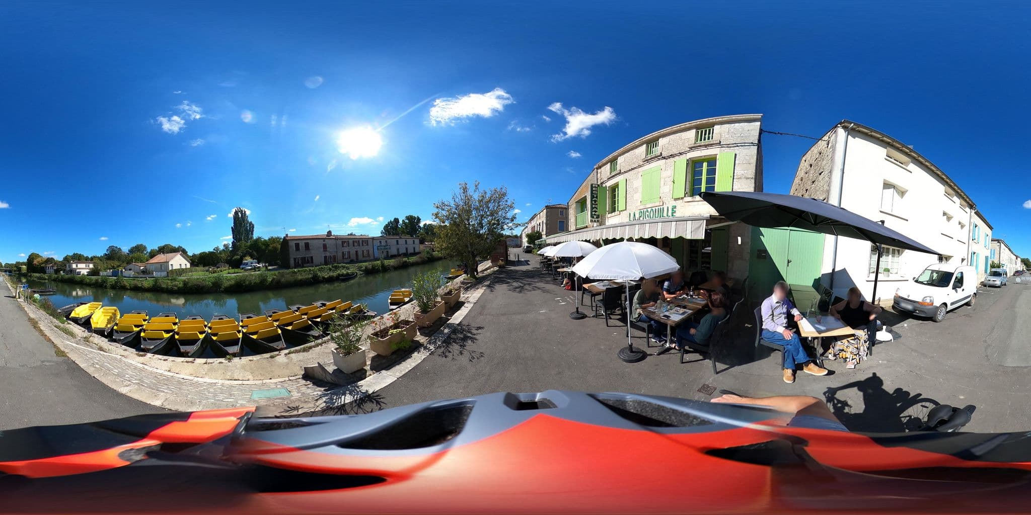 Street view near Hôtel du Marais, Coulon — © cayenne (CC BY-SA · Mapillary)