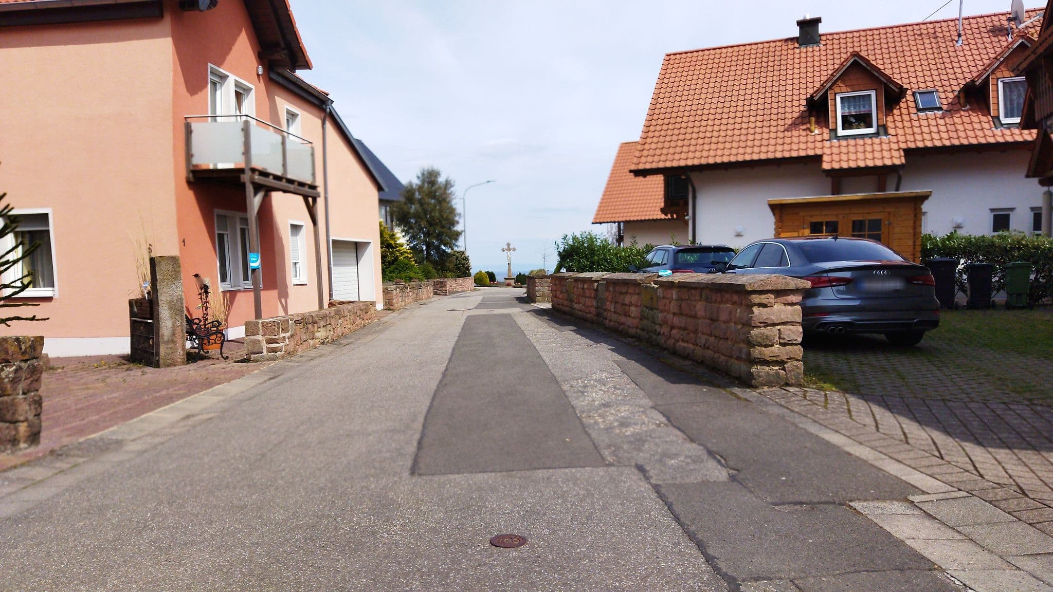 Street view near Hans-Werner Herrmann Gästehaus, Rhodt unter Rietburg — © changchun1 (CC BY-SA · Mapillary)