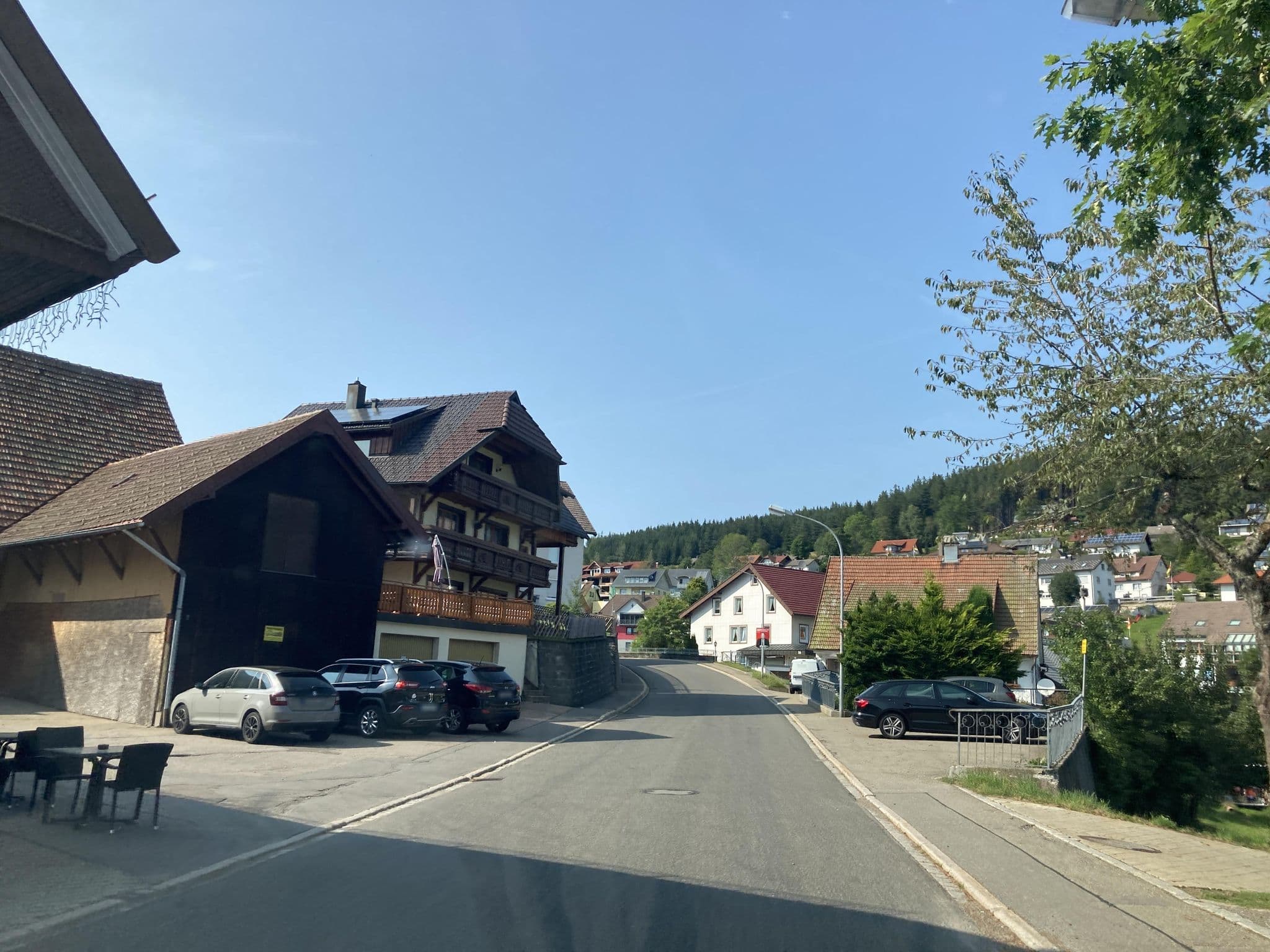 Street view near Zur Stadt Triberg, Schonach im Schwarzwald — © tasmaniadevil (CC BY-SA · Mapillary)
