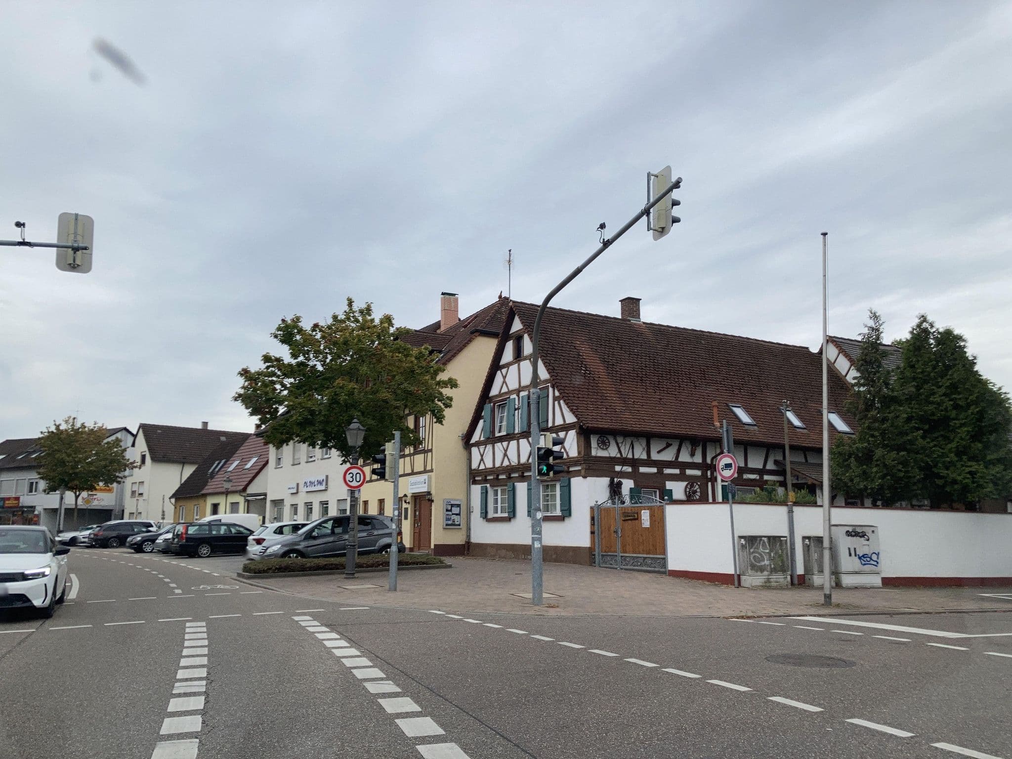 Street view near Hotel Eden GmbH, Eggenstein-Leopoldshafen — © tasmaniadevil (CC BY-SA · Mapillary)