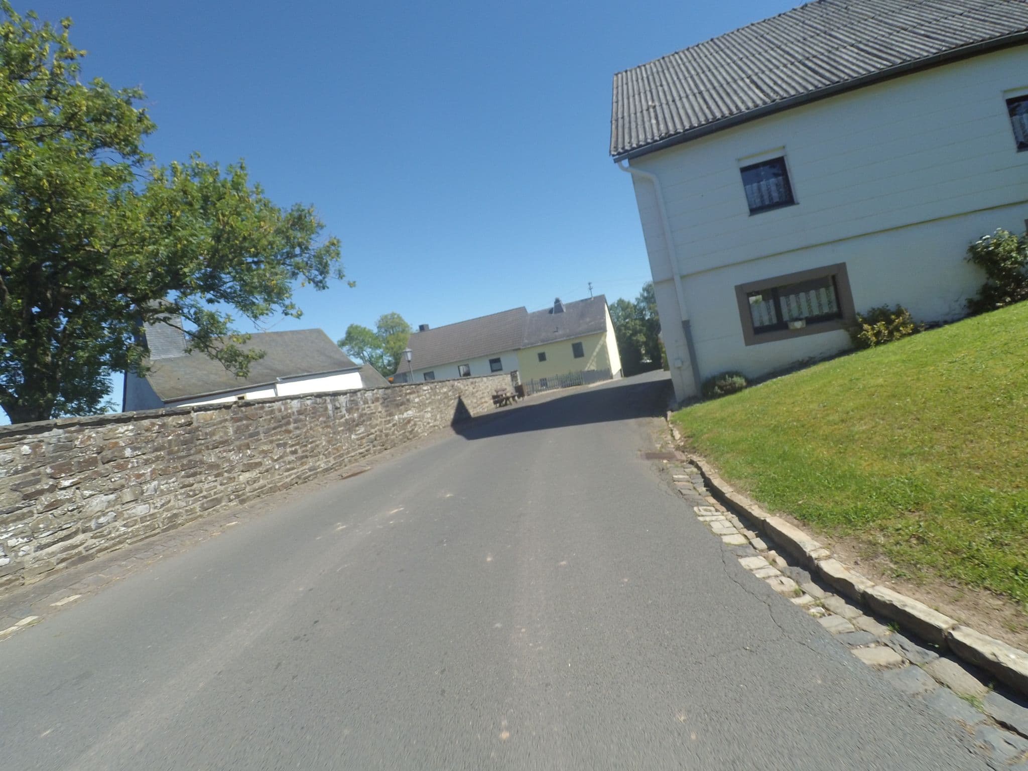 Street view near Eifel-Ferienhaus An der Kapelle, Stadtkyll — © peewee32 (CC BY-SA · Mapillary)