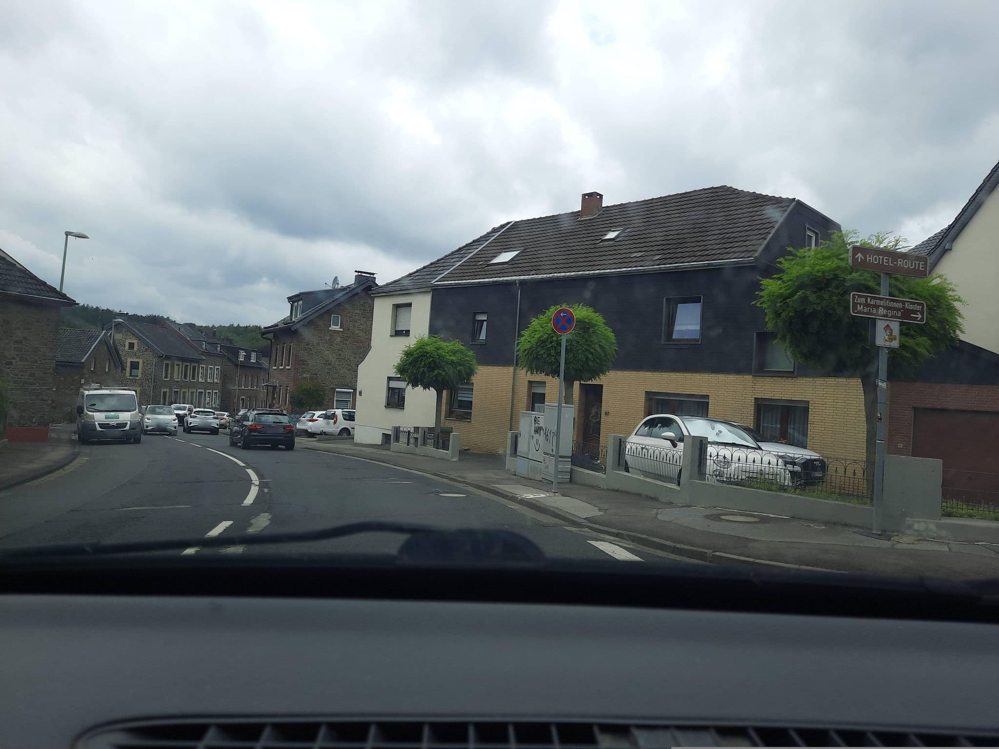 Street view near b&c Hotel, Walheim - Hahn — © walldi222 (CC BY-SA · Mapillary)