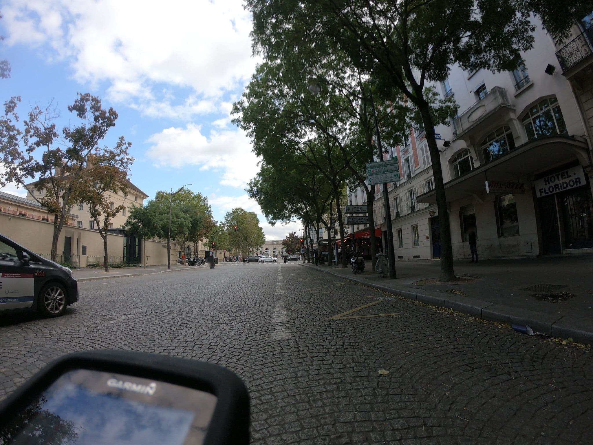 Street view near Le Lampika Hôtel, Paris 14 Observatoire — © htonchia (CC BY-SA · Mapillary)