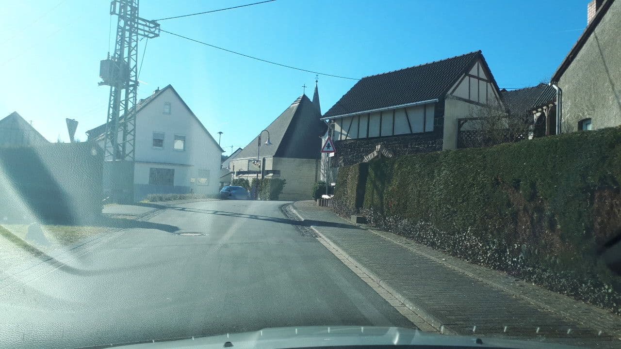 Street view near Ferienhaus-Ilstad, Gillenfeld — © elle (CC BY-SA · Mapillary)