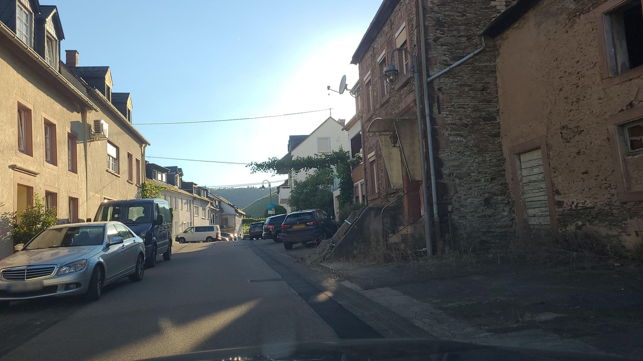 Street view near Roland Scholtes, Ingrid Scholtes Ferienweingut, Klüsserath — © rb41 (CC BY-SA · Mapillary)