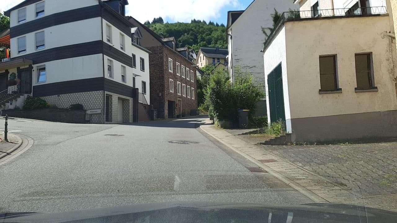 Street view near Haus Bella, Cochem — © Lowiekse (CC BY-SA · Mapillary)
