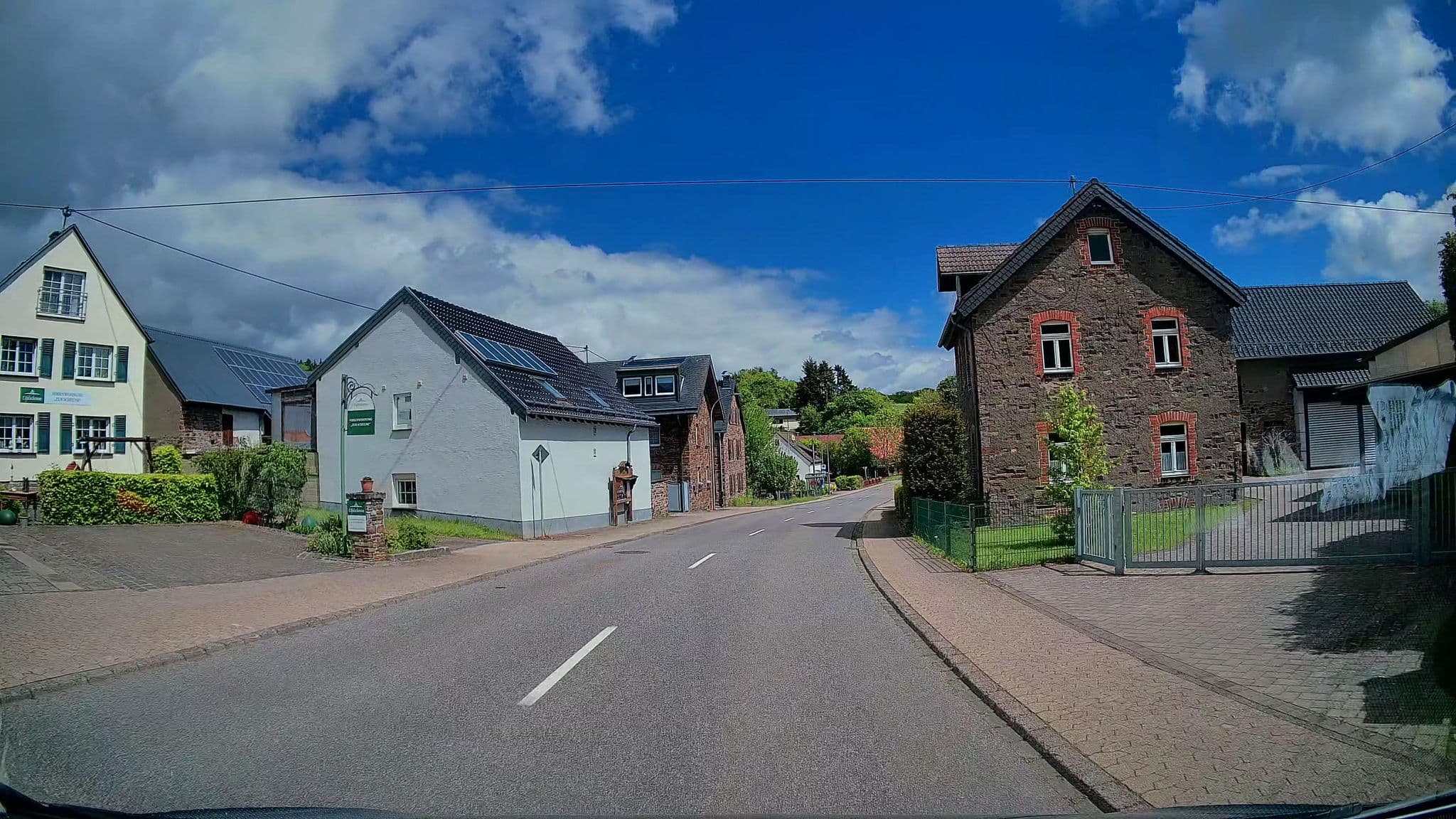Street view near Pension Zur Scheune, Kelberg — © kalcaaro (CC BY-SA · Mapillary)