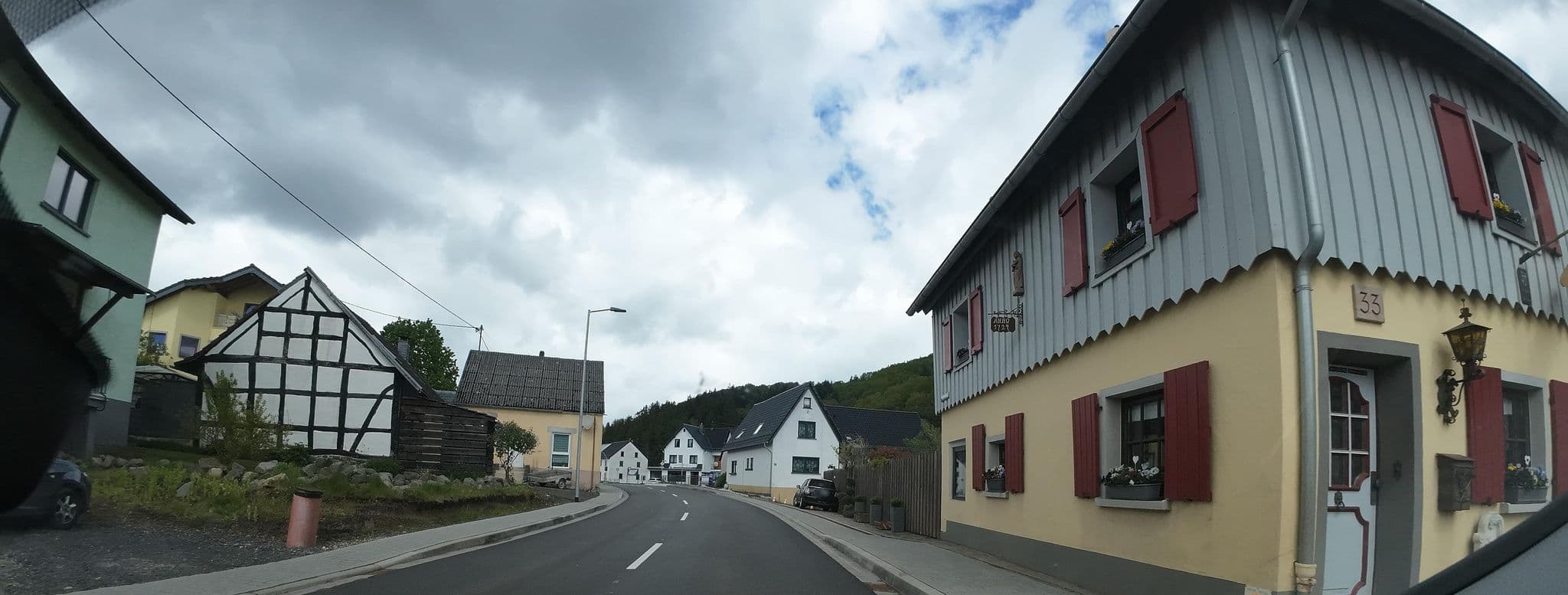 Street view near Bauernhaus in der Bachstraße, Kelberg — © teddy73 (CC BY-SA · Mapillary)
