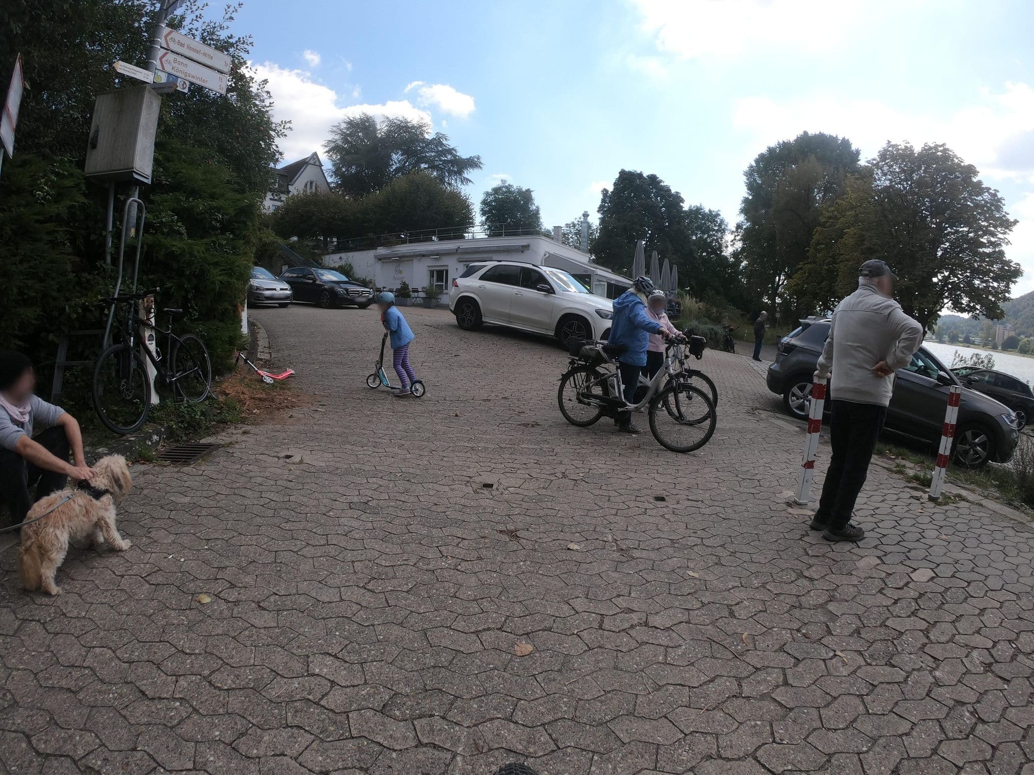 Street view near Rheinhotel Spetsmann, Bad Honnef — © bernd1960 (CC BY-SA · Mapillary)