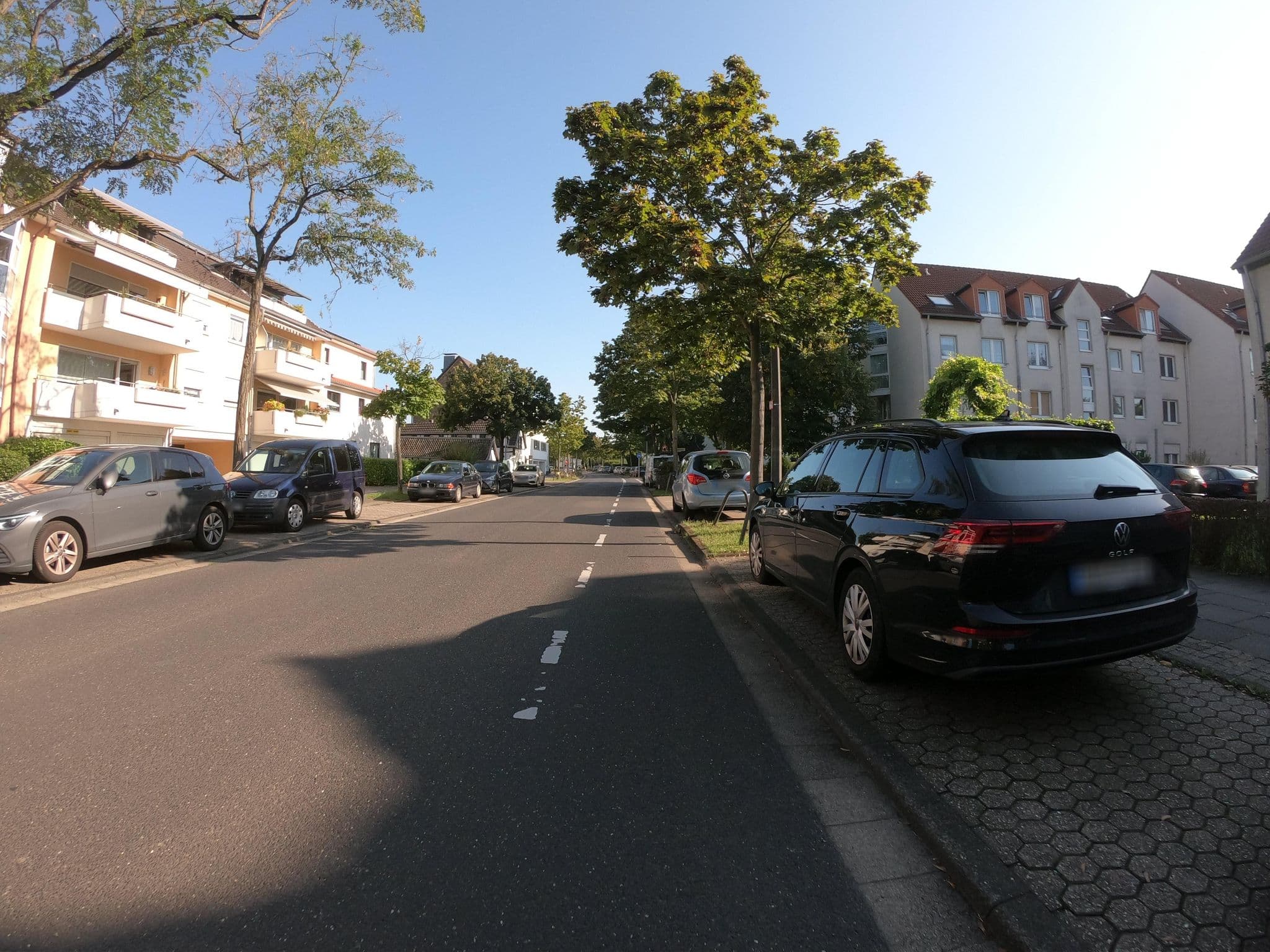 Street view near Doubletree by Hilton Hotel, Bonn — © bernd1960 (CC BY-SA · Mapillary)