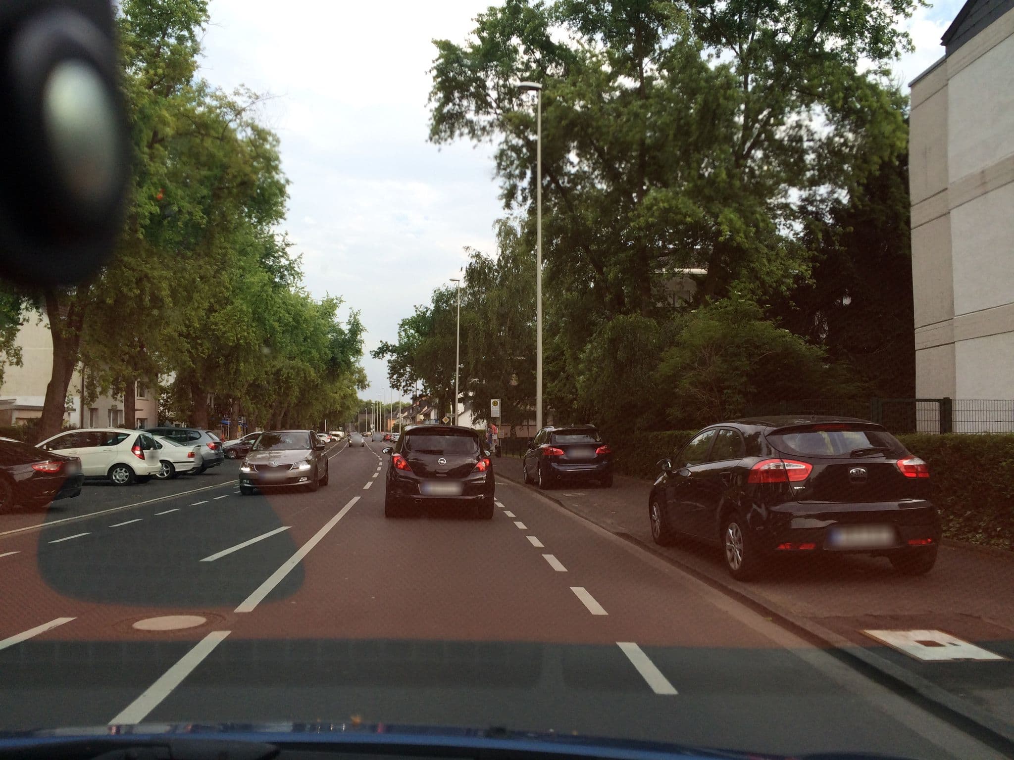 Street view near Hotel Dalladas, Friesdorf — © dschuwa (CC BY-SA · Mapillary)