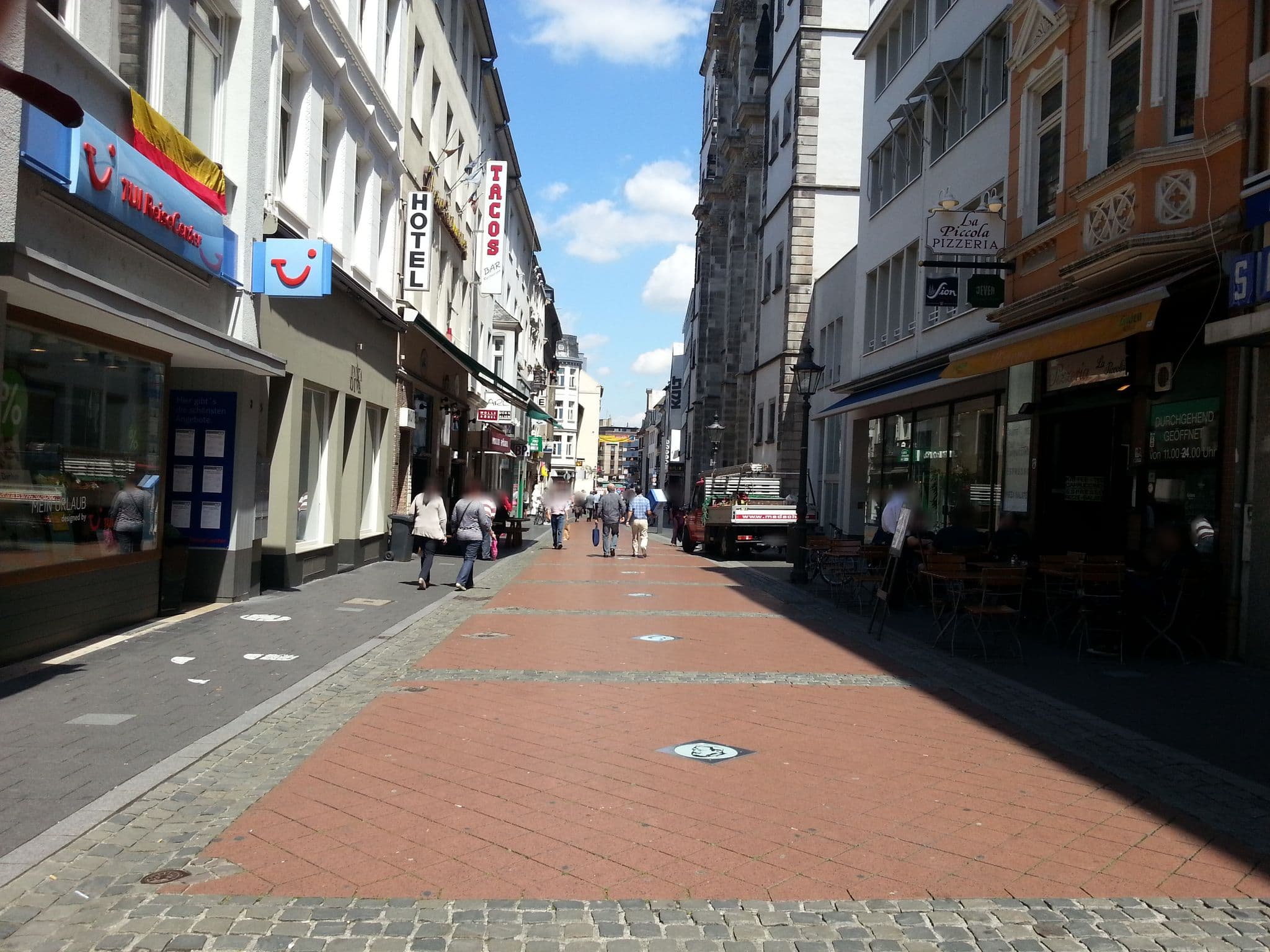 Street view near Central Eschweiler Hotel, Bonn — © wkoch (CC BY-SA · Mapillary)