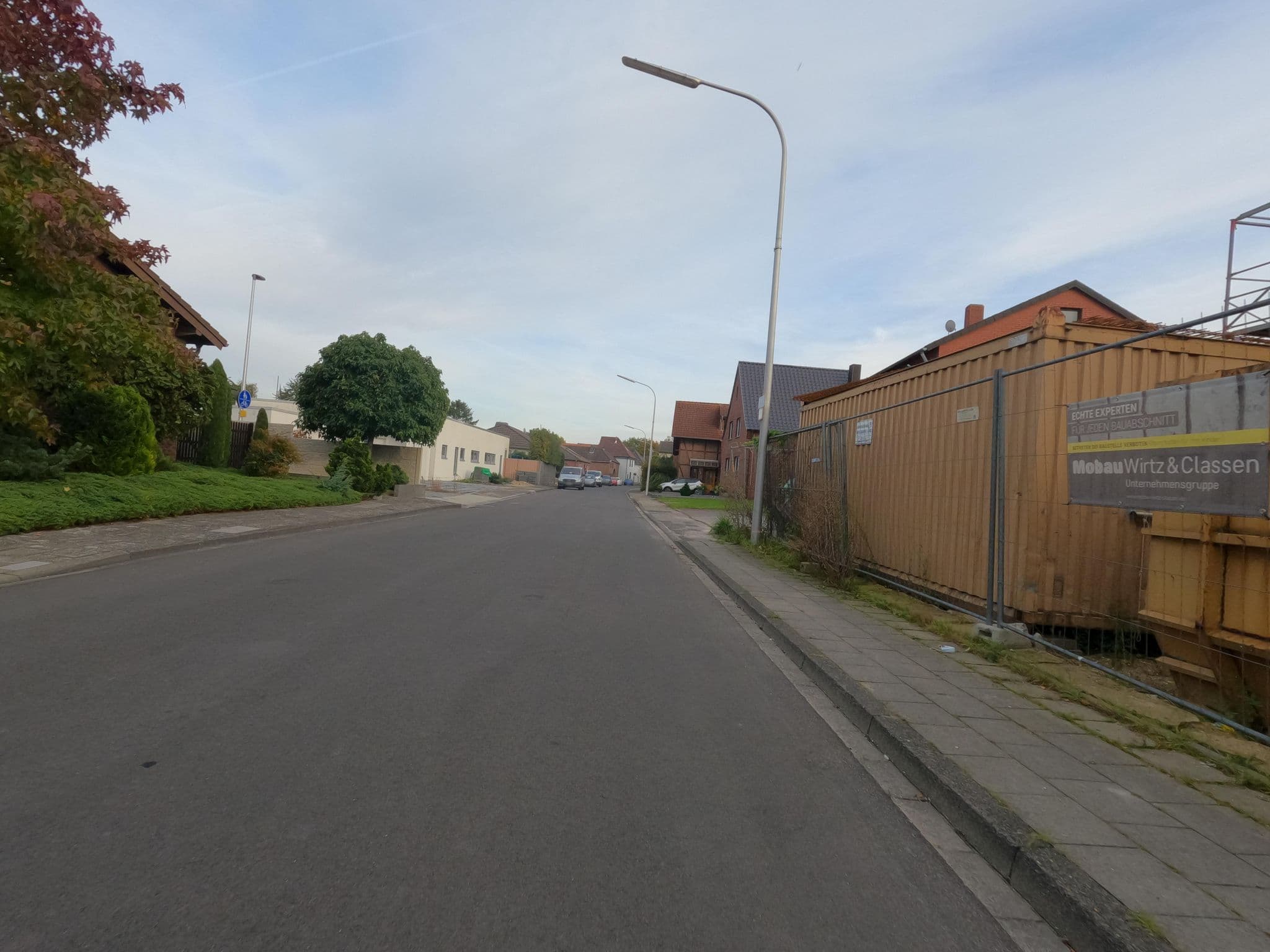 Street view near Hotel-Restaurant Burg Wassenberg, Hückelhoven — © hektor1989 (CC BY-SA · Mapillary)