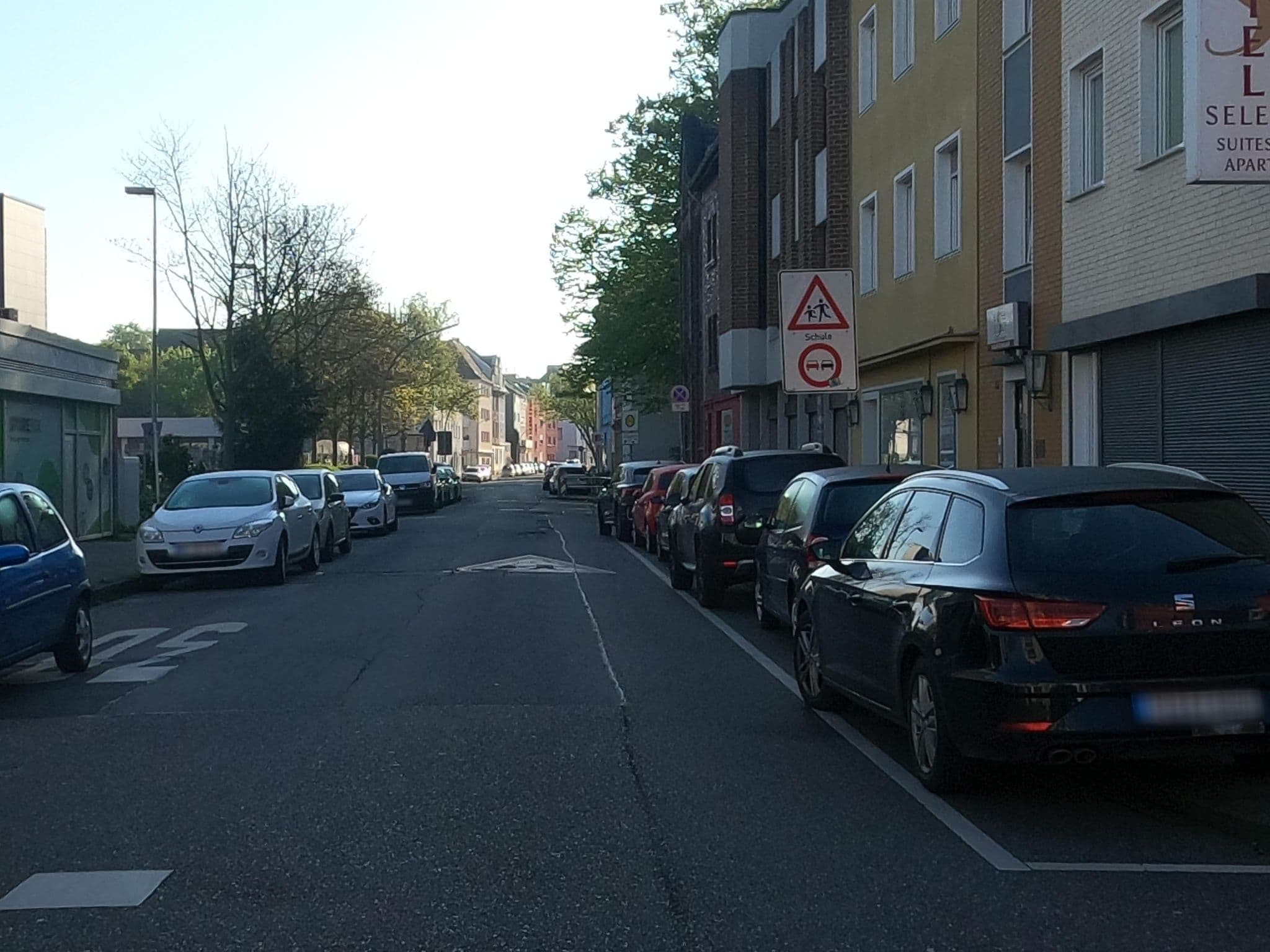 Street view near Hotel Haus Gottschalk, Mönchengladbach — © dasbrin (CC BY-SA · Mapillary)