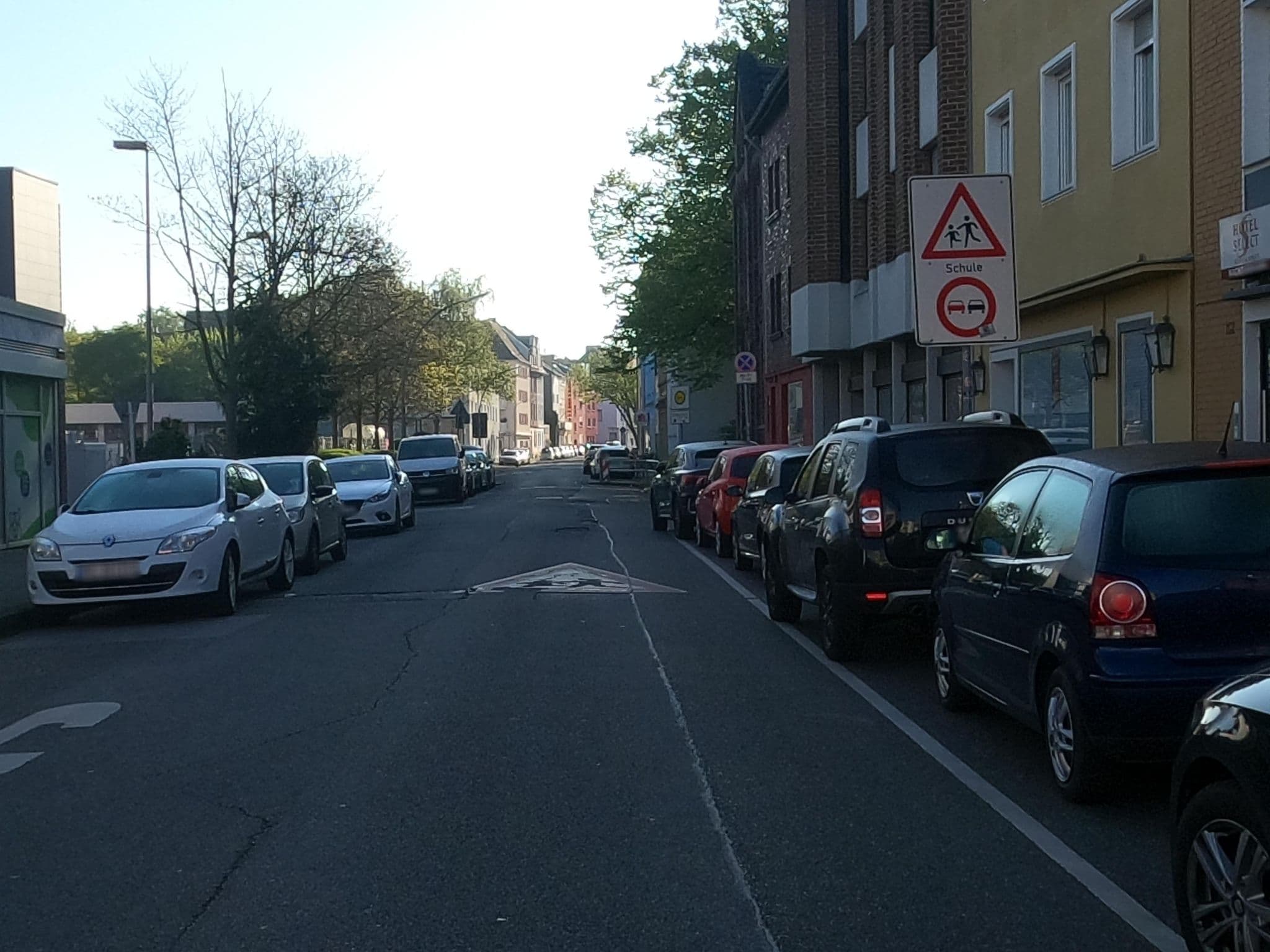 Street view near Hotel Select Suites & Aparts, Mönchengladbach — © dasbrin (CC BY-SA · Mapillary)