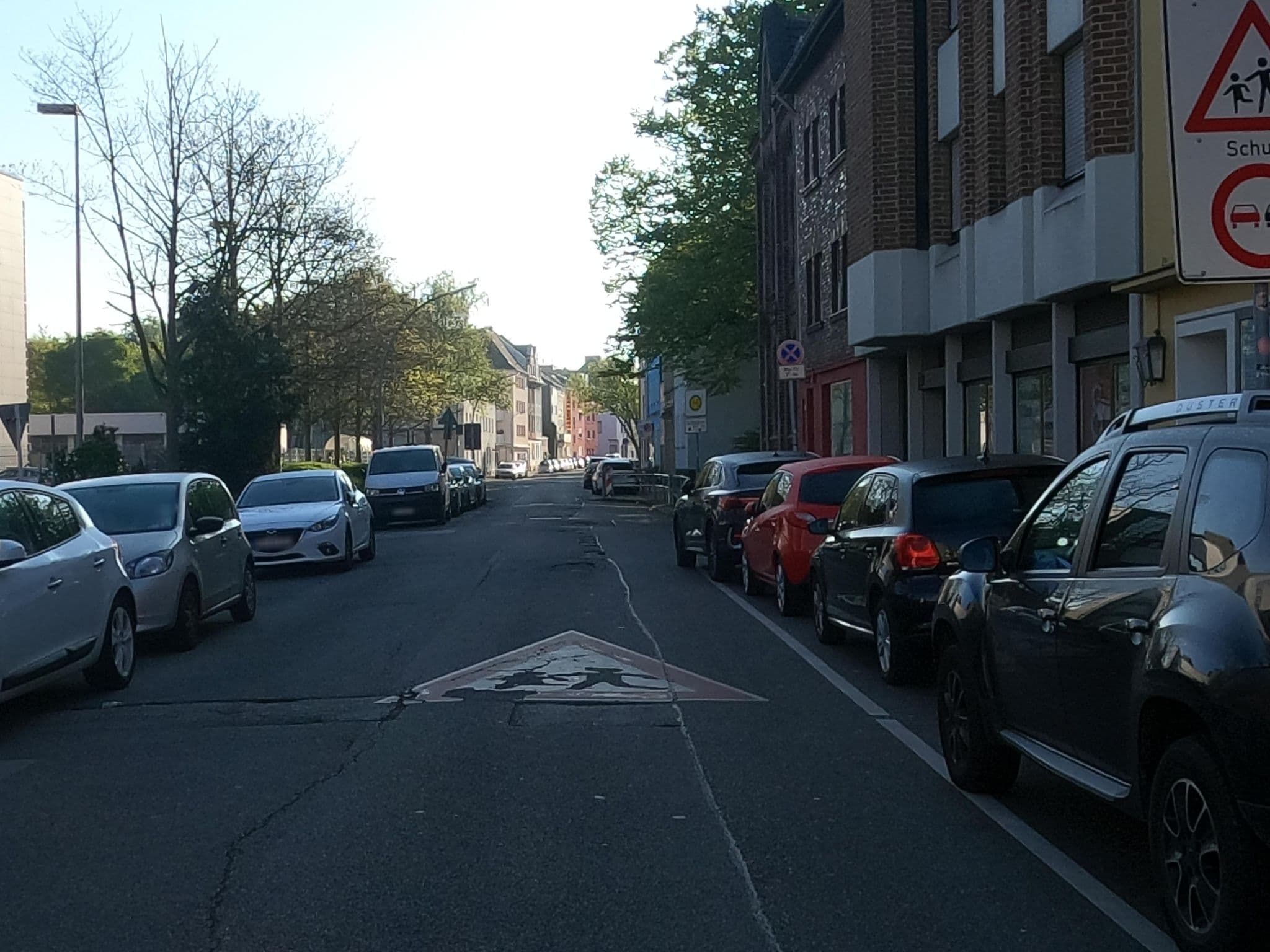 Street view near Hotel Select, Mönchengladbach — © dasbrin (CC BY-SA · Mapillary)
