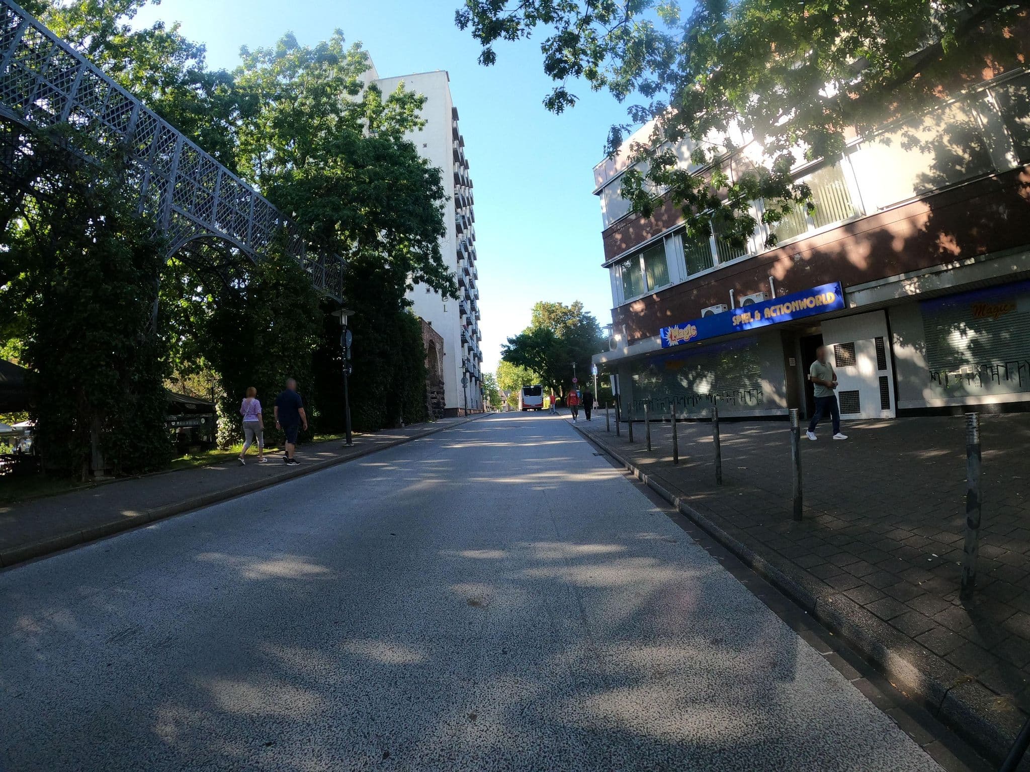 Street view near Hotel Hamtor, Neuss — © VIA_KK (CC BY-SA · Mapillary)