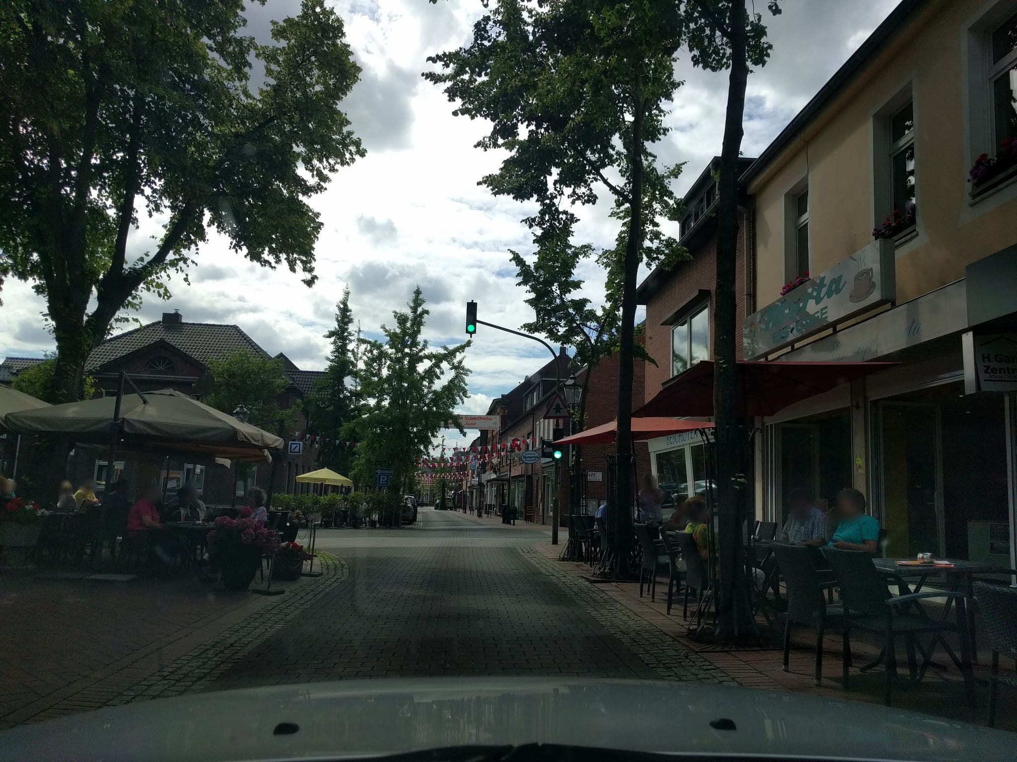 Street view near Hotel Garni Zentral Zimmervermietung, Willich — © miler (CC BY-SA · Mapillary)