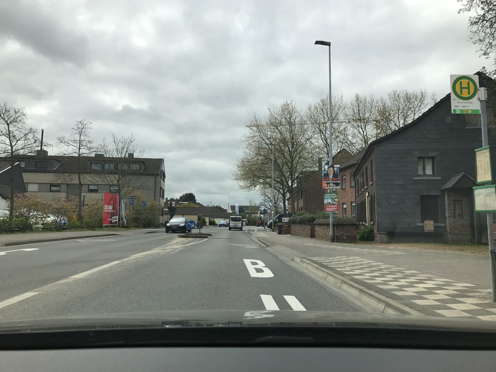 Street view near Ferienwohnung und Hostel Jambor, Kaarst — © saschahaberkorn (CC BY-SA · Mapillary)