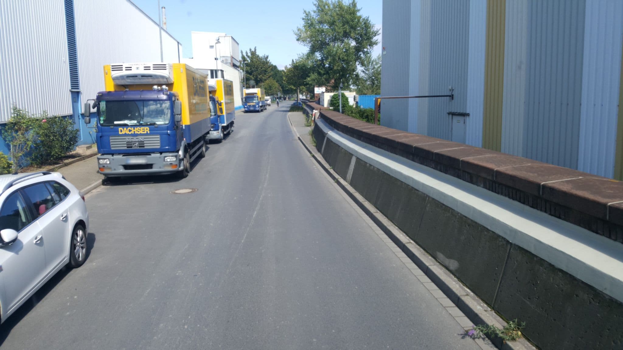 Street view near Swiss Hotel Düsseldorf Neuss, Meerbusch — © klimakas (CC BY-SA · Mapillary)