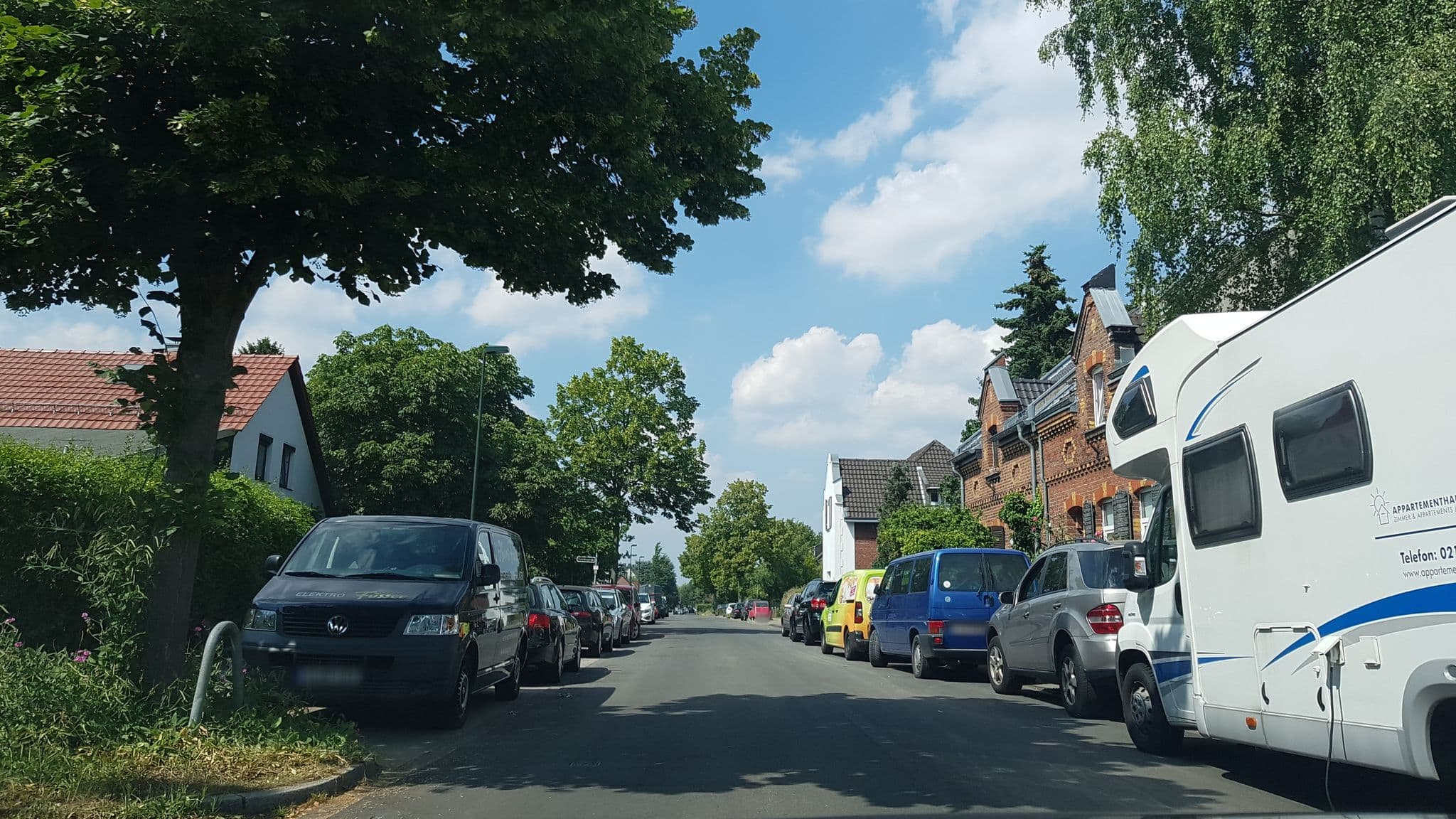Street view near Appartementhaus Sonnen, Meerbusch — © rororo (CC BY-SA · Mapillary)