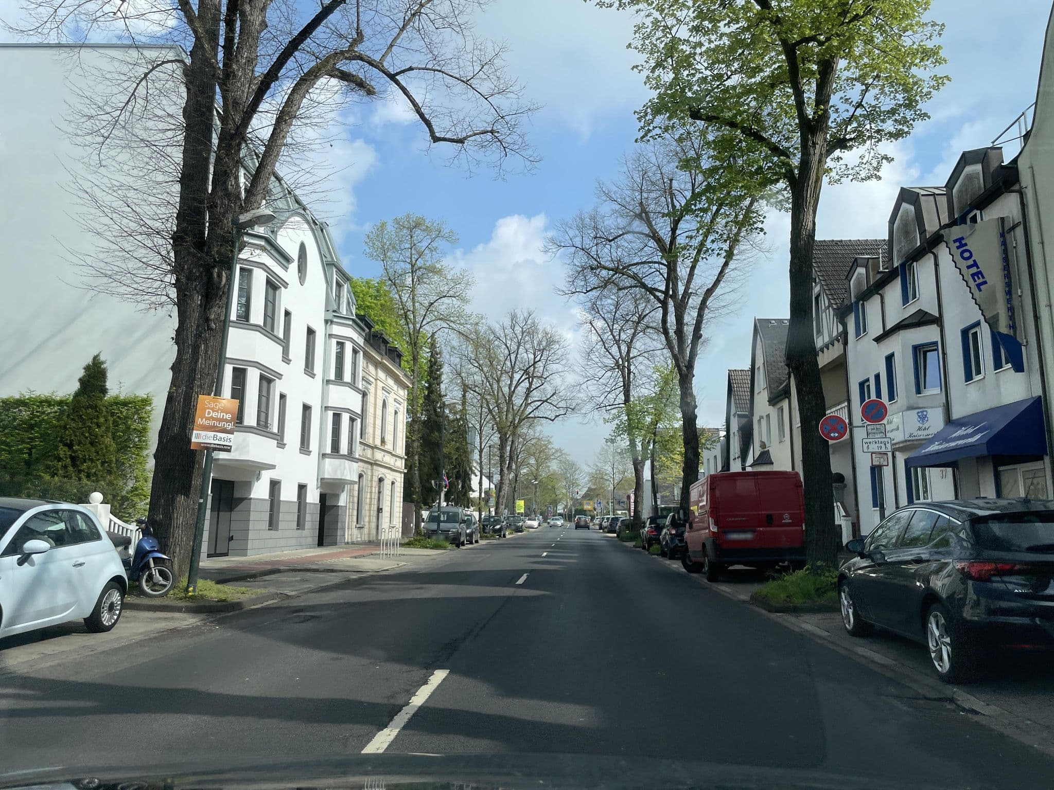 Street view near ORION-Immobilien- Verwaltungsgesellschaft m.b.H., Meerbusch — © endradon (CC BY-SA · Mapillary)