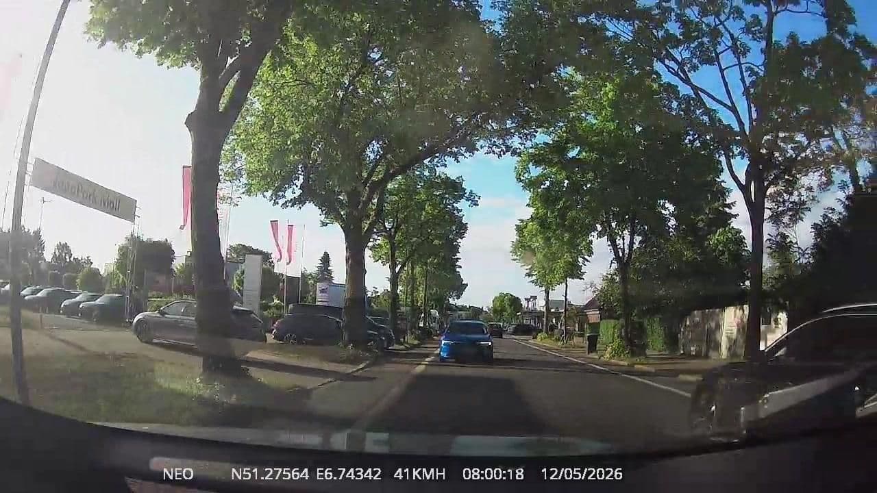 Street view near Guesthouse AirMinis, Meerbusch — © TechniPorter (CC BY-SA · Mapillary)