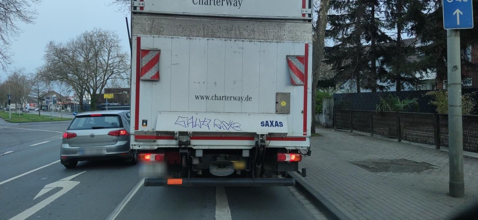 Street view near Gaststätte Viehhof-Plaza, Meiderich — © LouCipher (CC BY-SA · Mapillary)