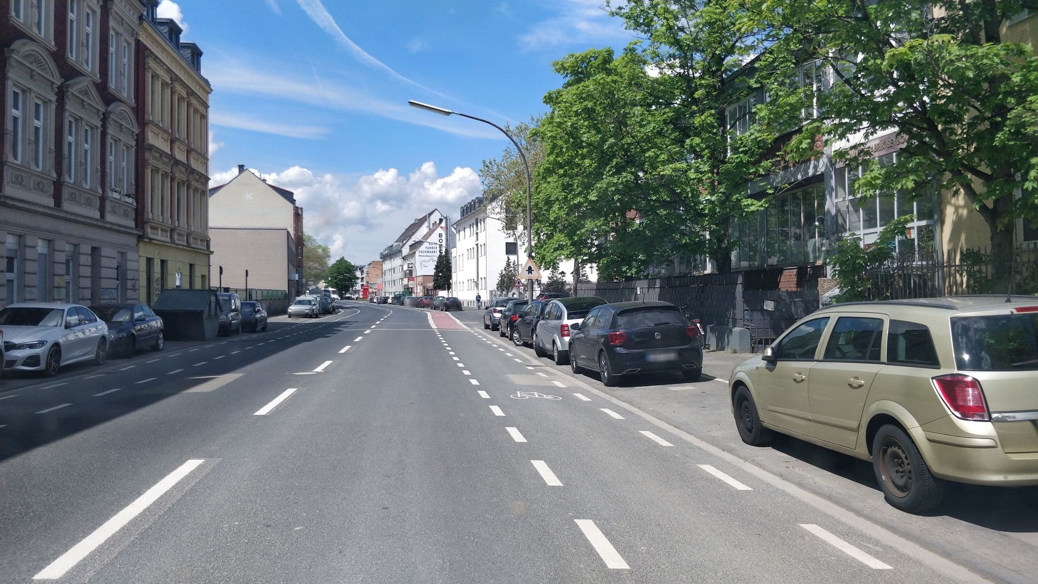 Street view near Black Hotels Köln, Ossendorf — © raymond (CC BY-SA · Mapillary)