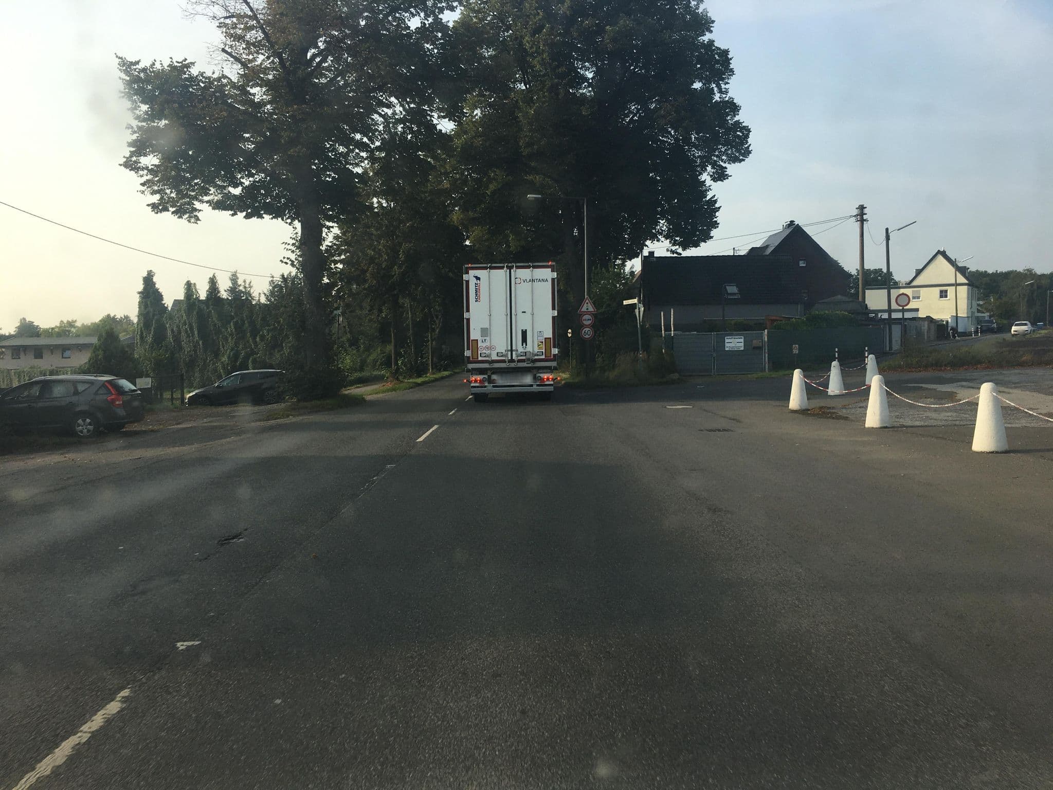 Street view near Hotel Zum Neuenhof, Bayenthal — © raymond (CC BY-SA · Mapillary)