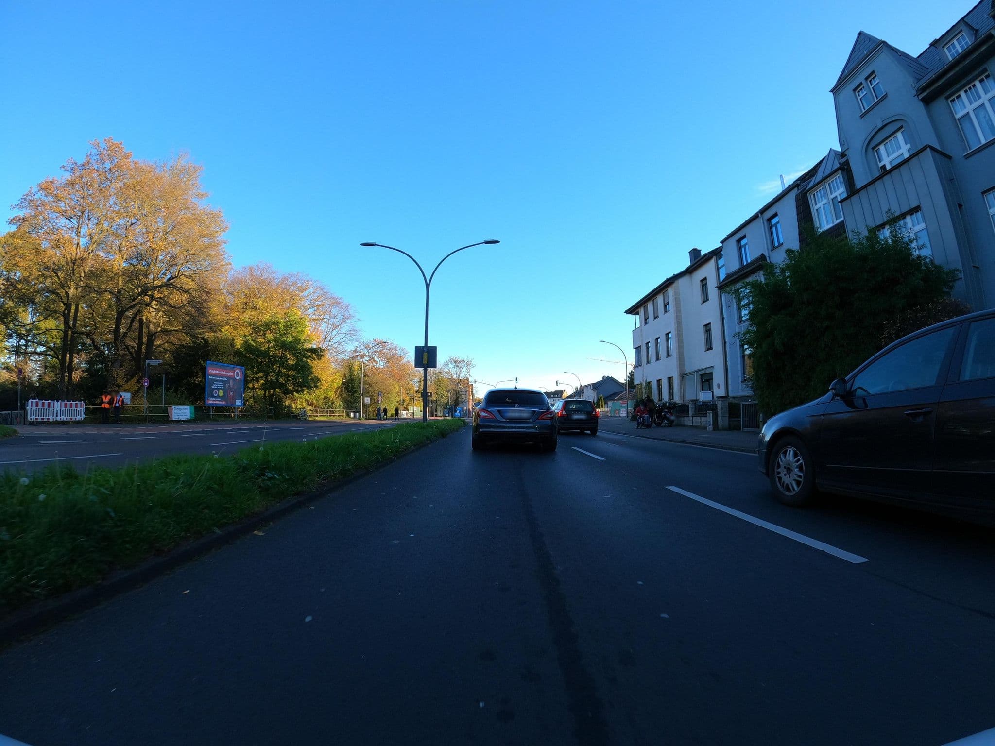 Street view near Hotel ASS, Höhenberg — © phitec (CC BY-SA · Mapillary)