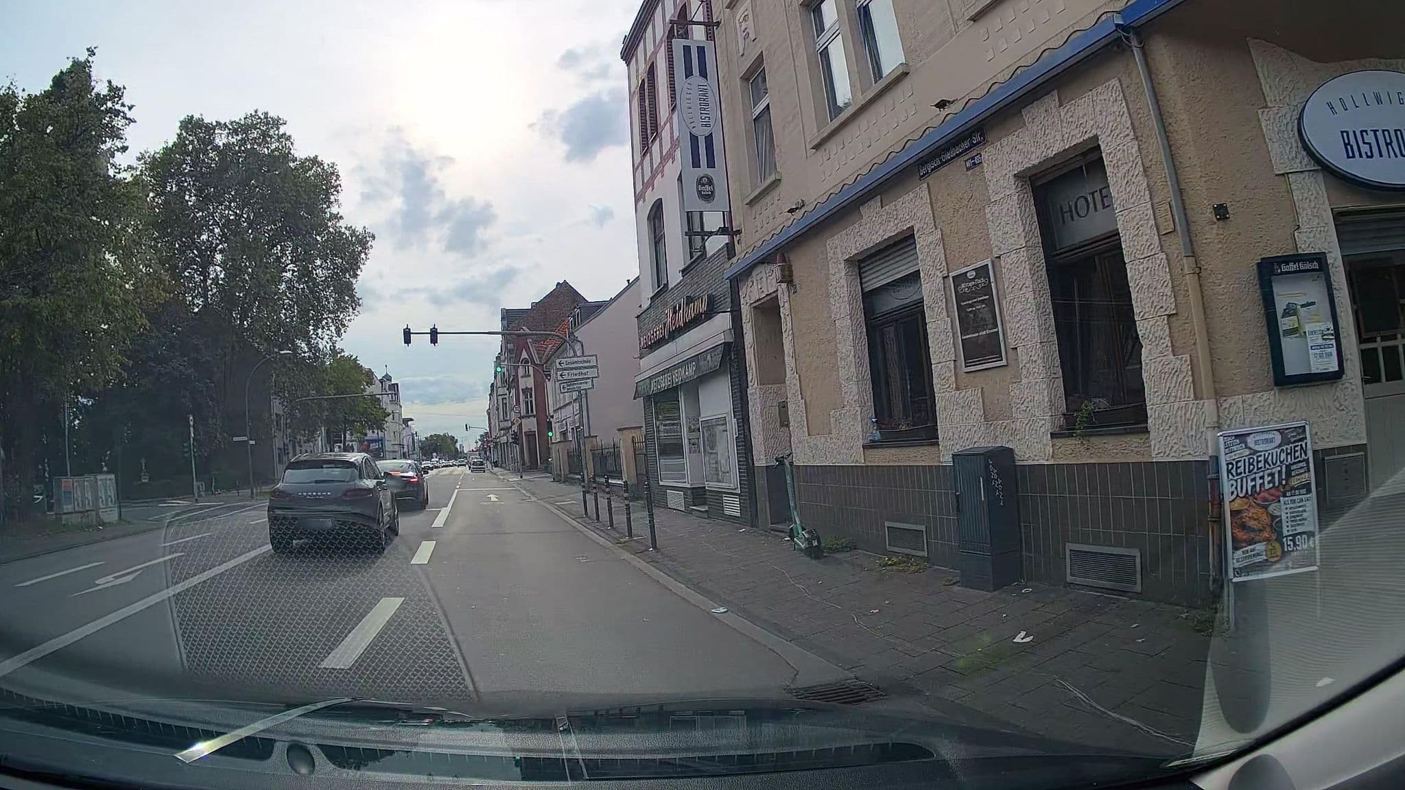 Street view near Hotel Holweider Hof, Buchheim — © StefanS79 (CC BY-SA · Mapillary)