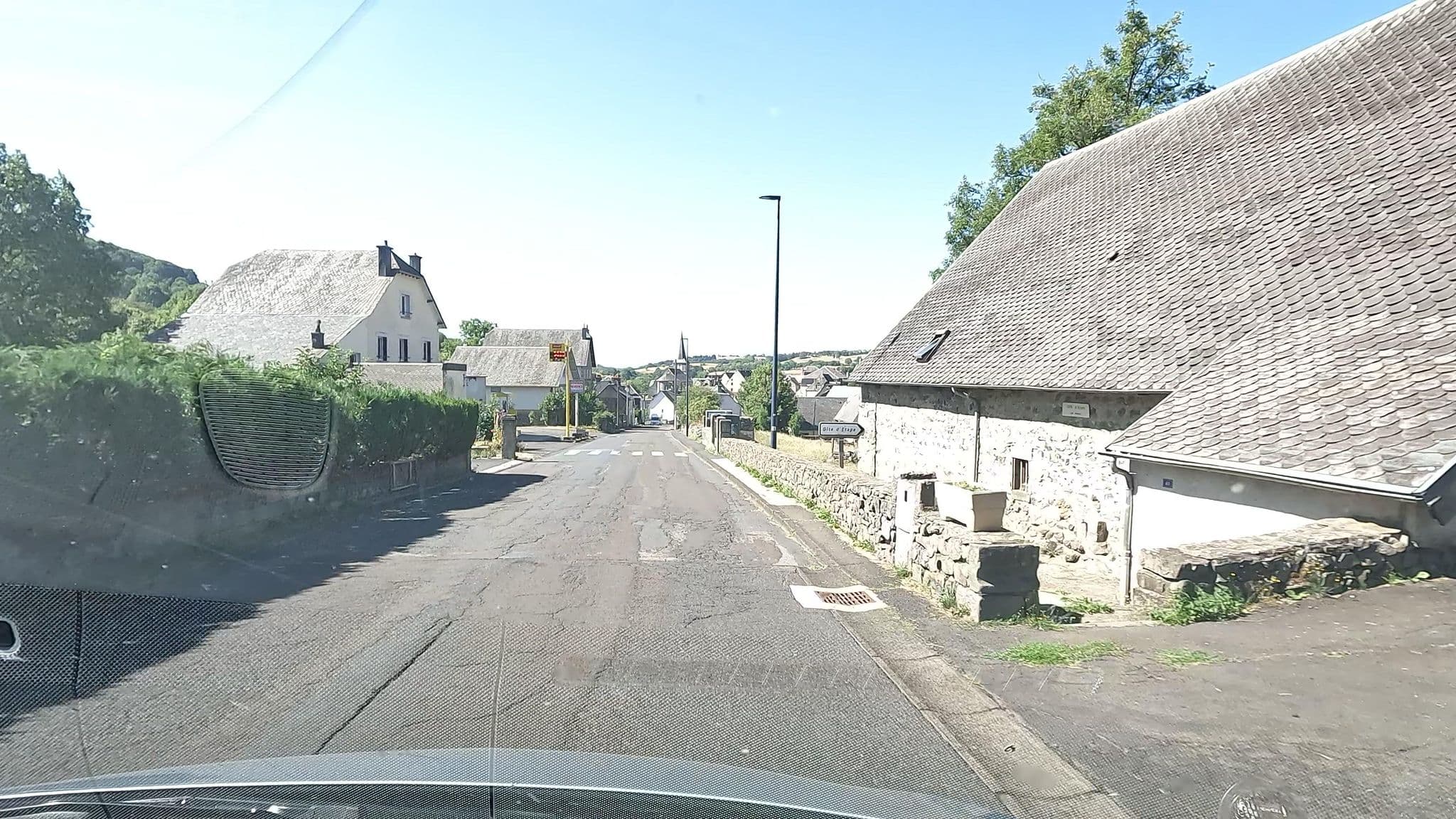 Street view near Gîte d'étape des Rivaux, Condat — © vinisa (CC BY-SA · Mapillary)