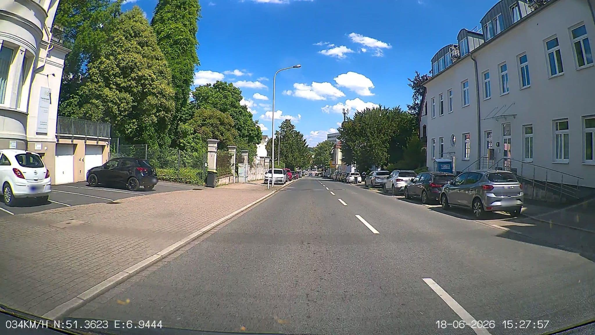 Street view near Hotel Jägerhof, Heiligenhaus — © heetENkoel (CC BY-SA · Mapillary)