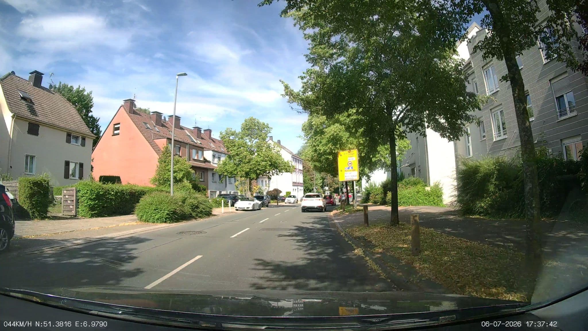 Street view near Schmuckstück, Heiligenhaus — © heetENkoel (CC BY-SA · Mapillary)