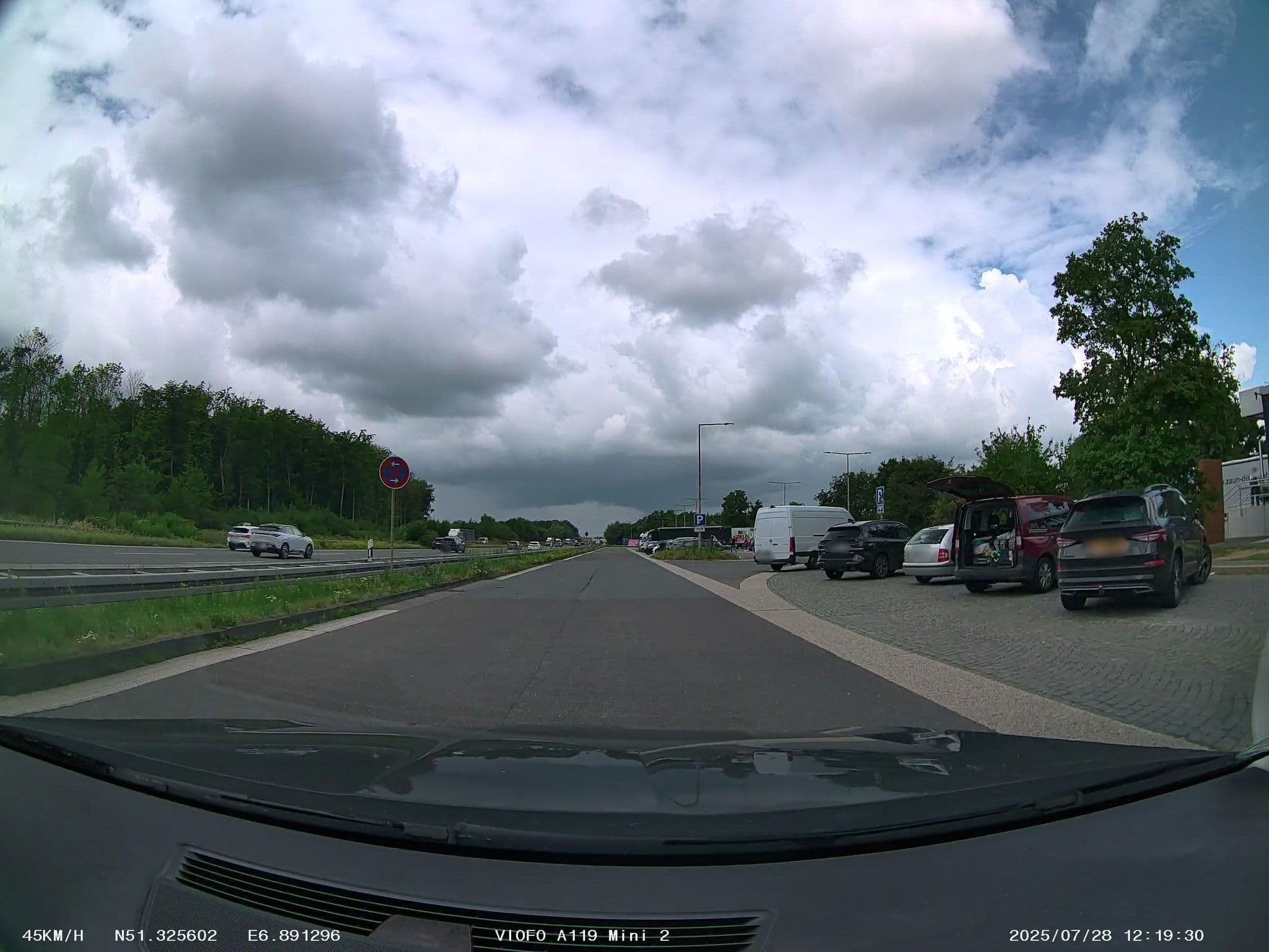 Street view near Raststätte und Motel Hösel, Ratingen — © soulcover (CC BY-SA · Mapillary)