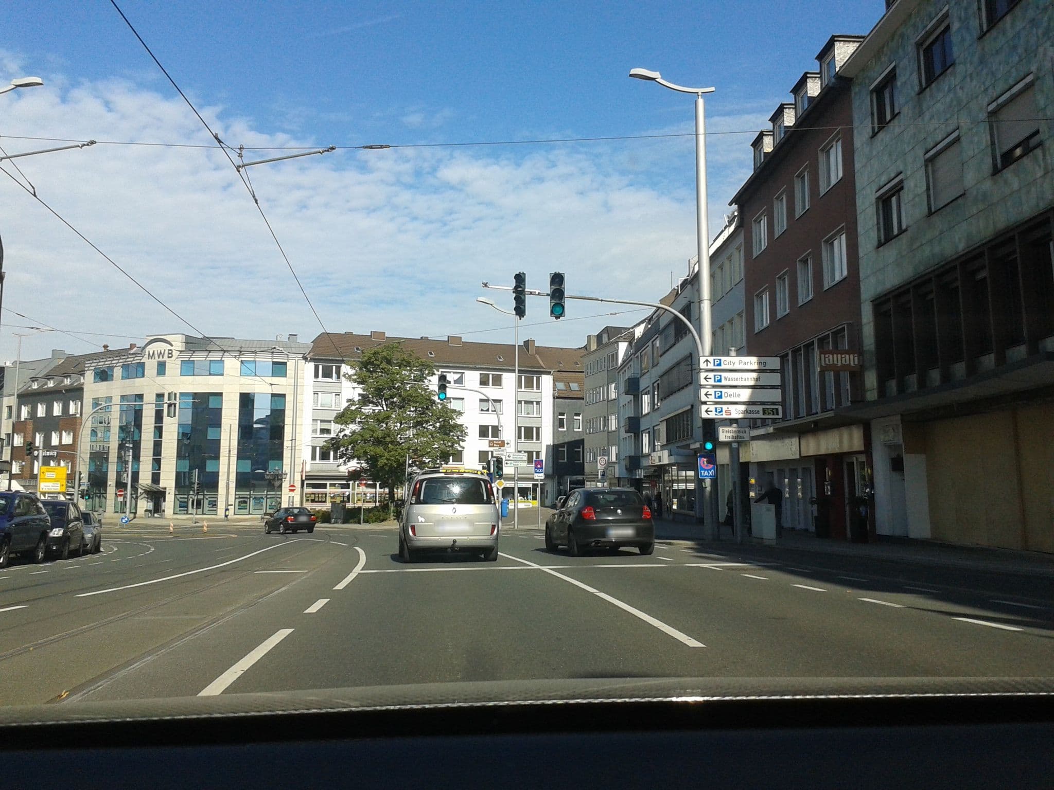 Street view near Hotel Handelshof, Mülheim — © rororo (CC BY-SA · Mapillary)