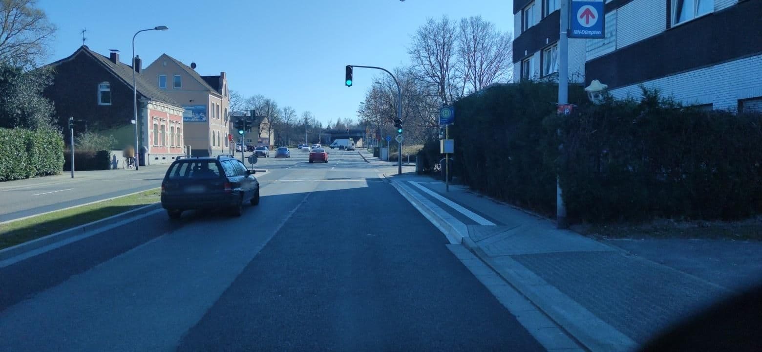 Street view near Hotel Dumptener Hof Mulheim an der Ruhr, Oberhausen — © LouCipher (CC BY-SA · Mapillary)