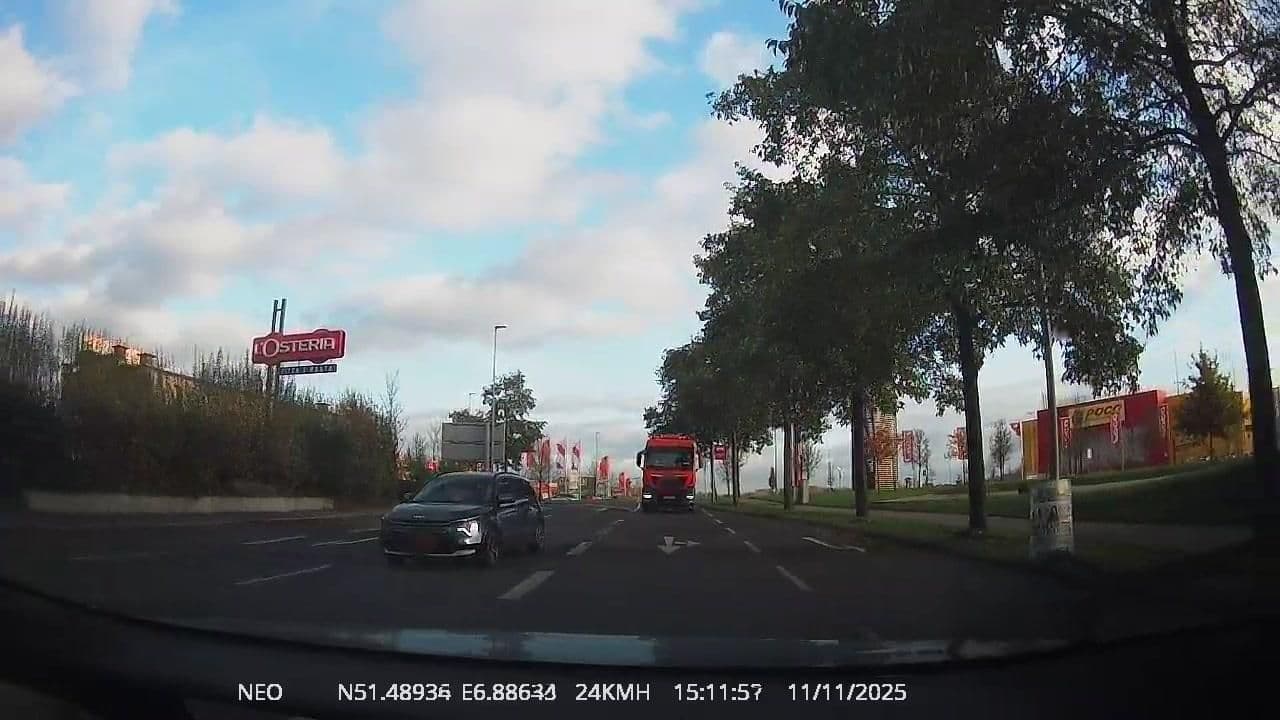 Street view near B&B Hotel, Oberhausen — © TechniPorter (CC BY-SA · Mapillary)